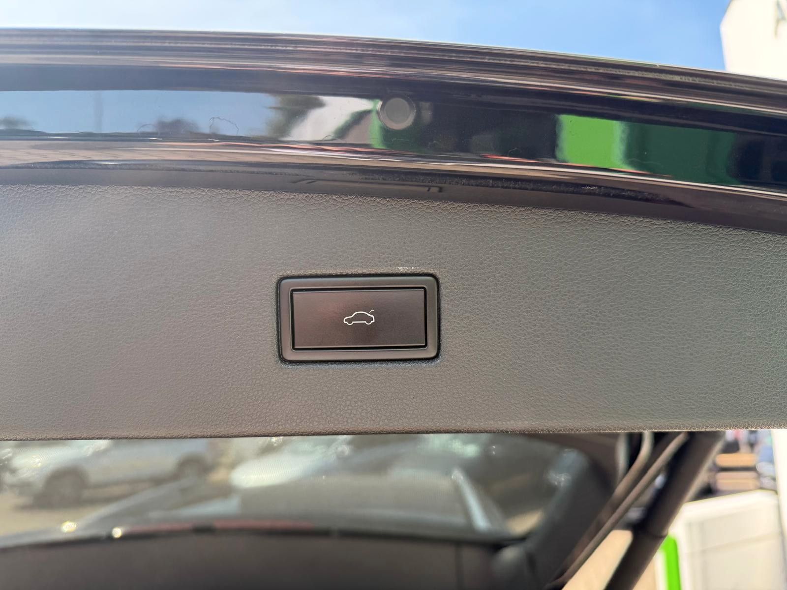 Volkswagen Tiguan Highline 4Motion - Samsaru's Car Outlet