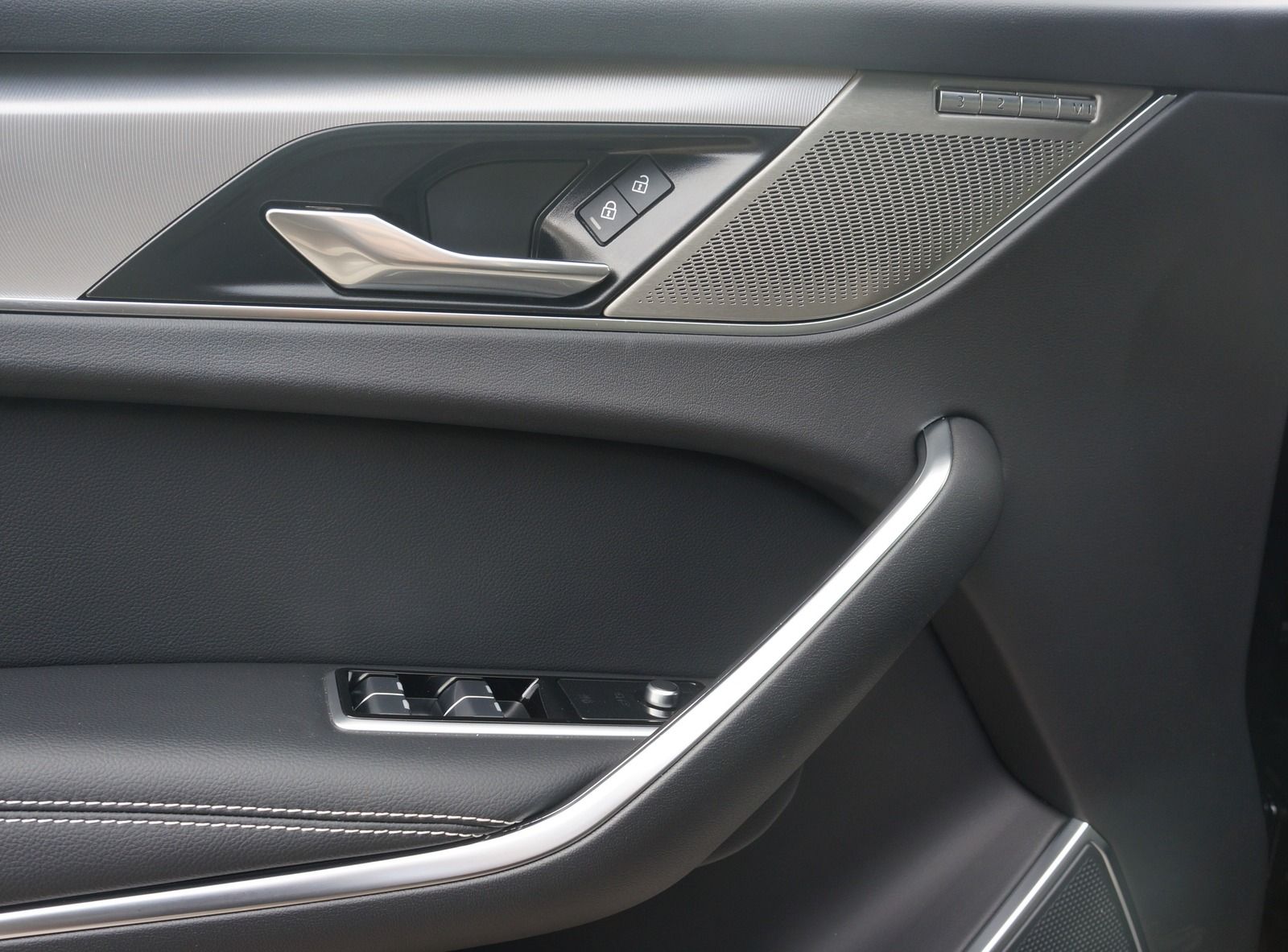 Jaguar F-PACE P400e R-DynamicS AWD Plug-In Hybrid 21Zol