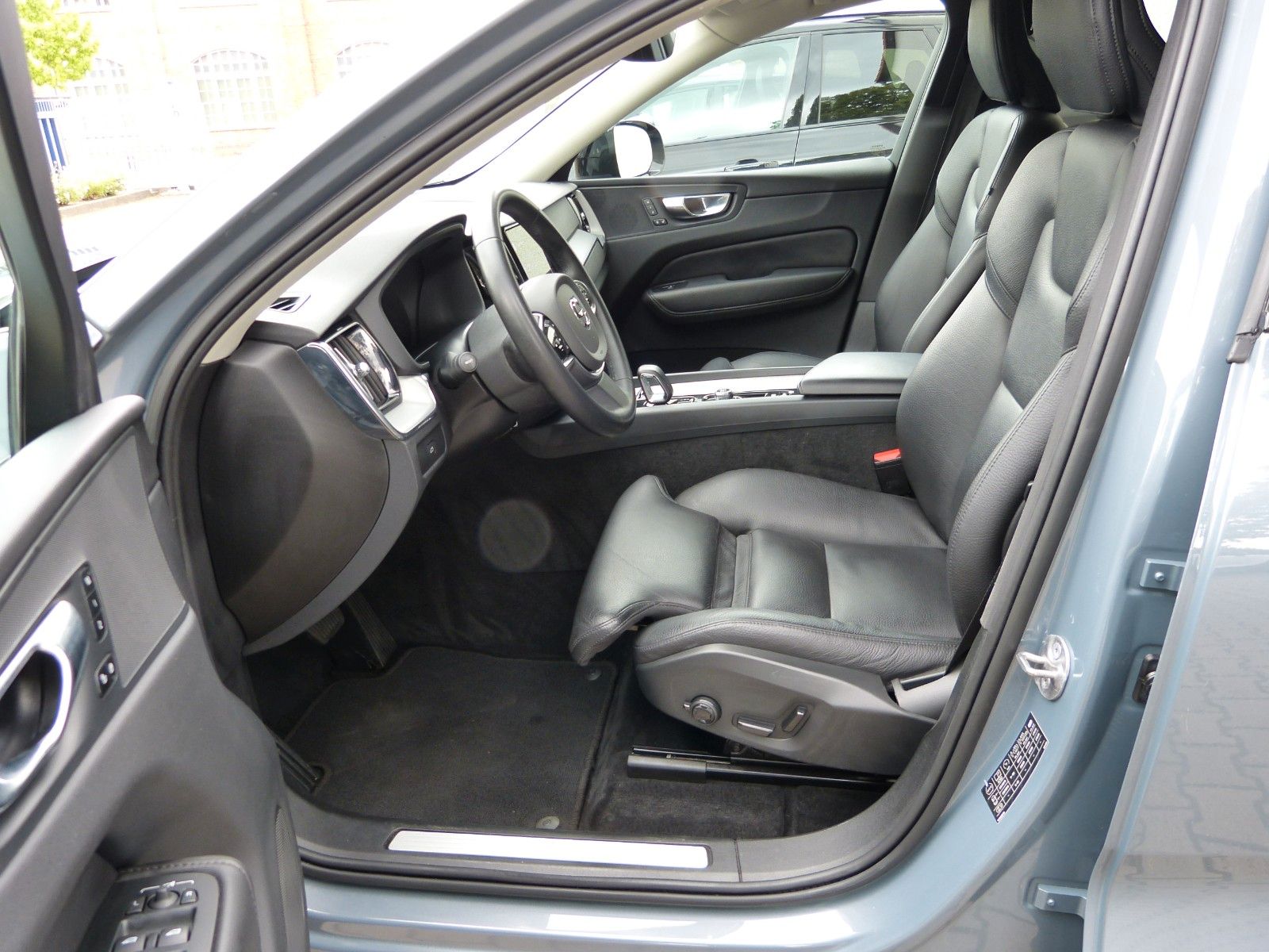 Volvo XC60 B4 Plus Dark AWD StdHz*ACC*AHK