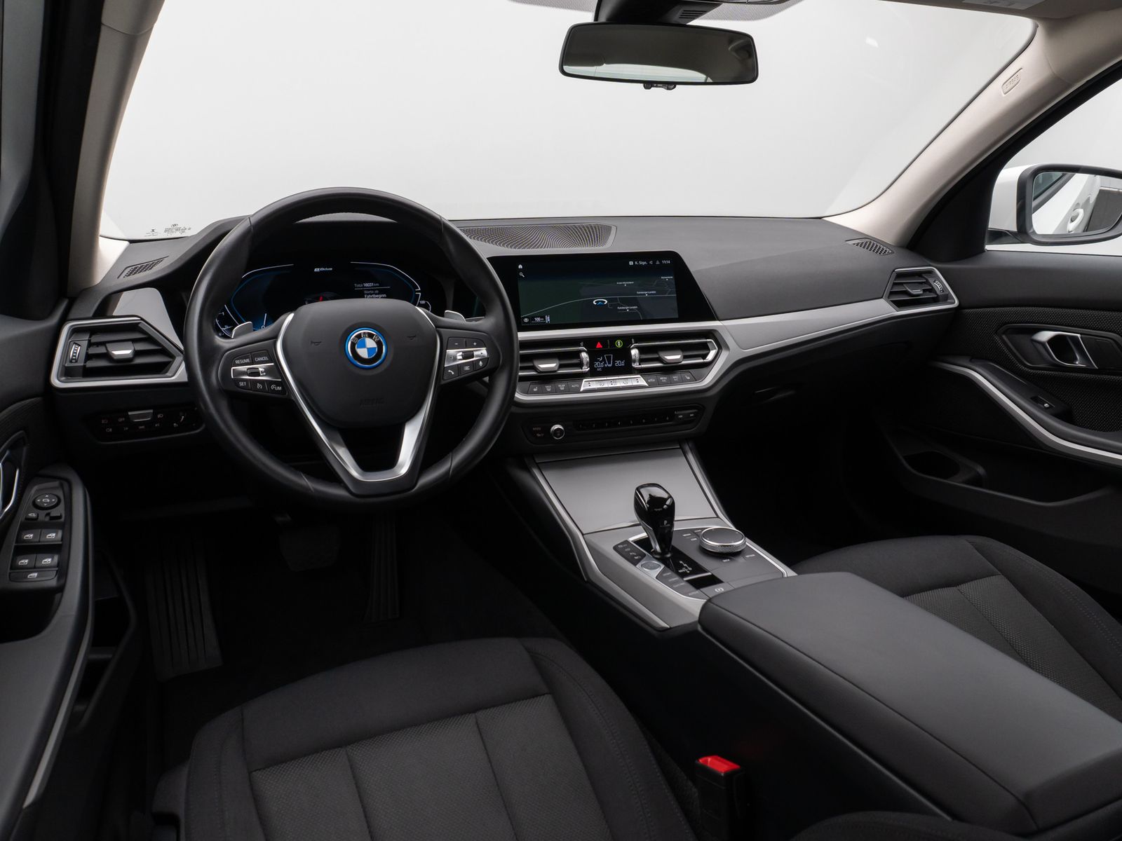 BMW 320e - Samsaru's Car Outlet