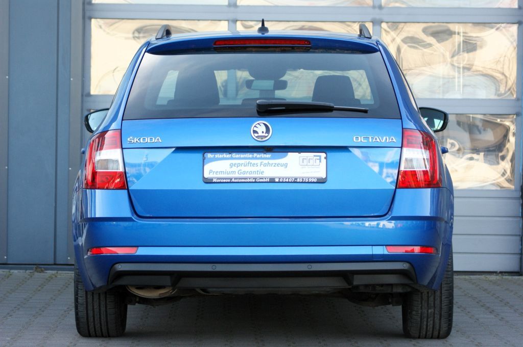 Skoda Octavia Combi 2.0 TDI DSG Style - Samsaru's Car Outlet