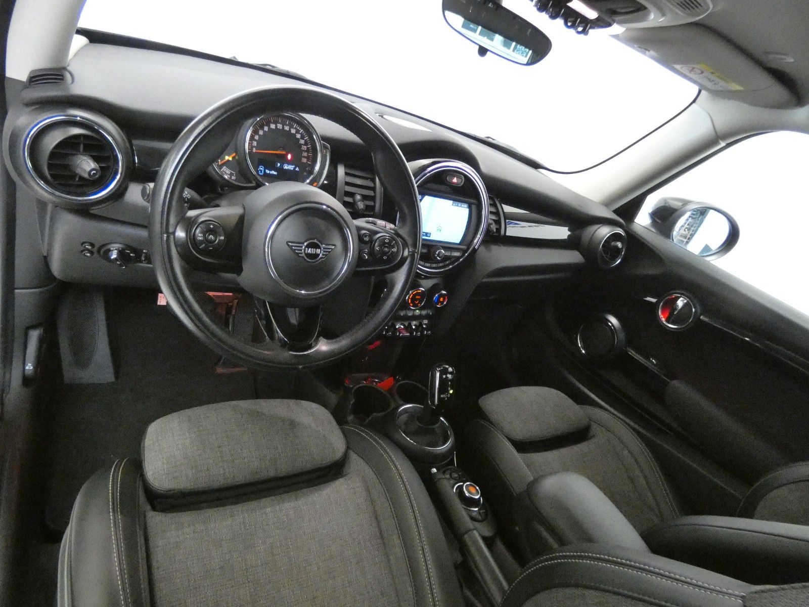 MINI Cooper Chili - Samsaru's Car Outlet