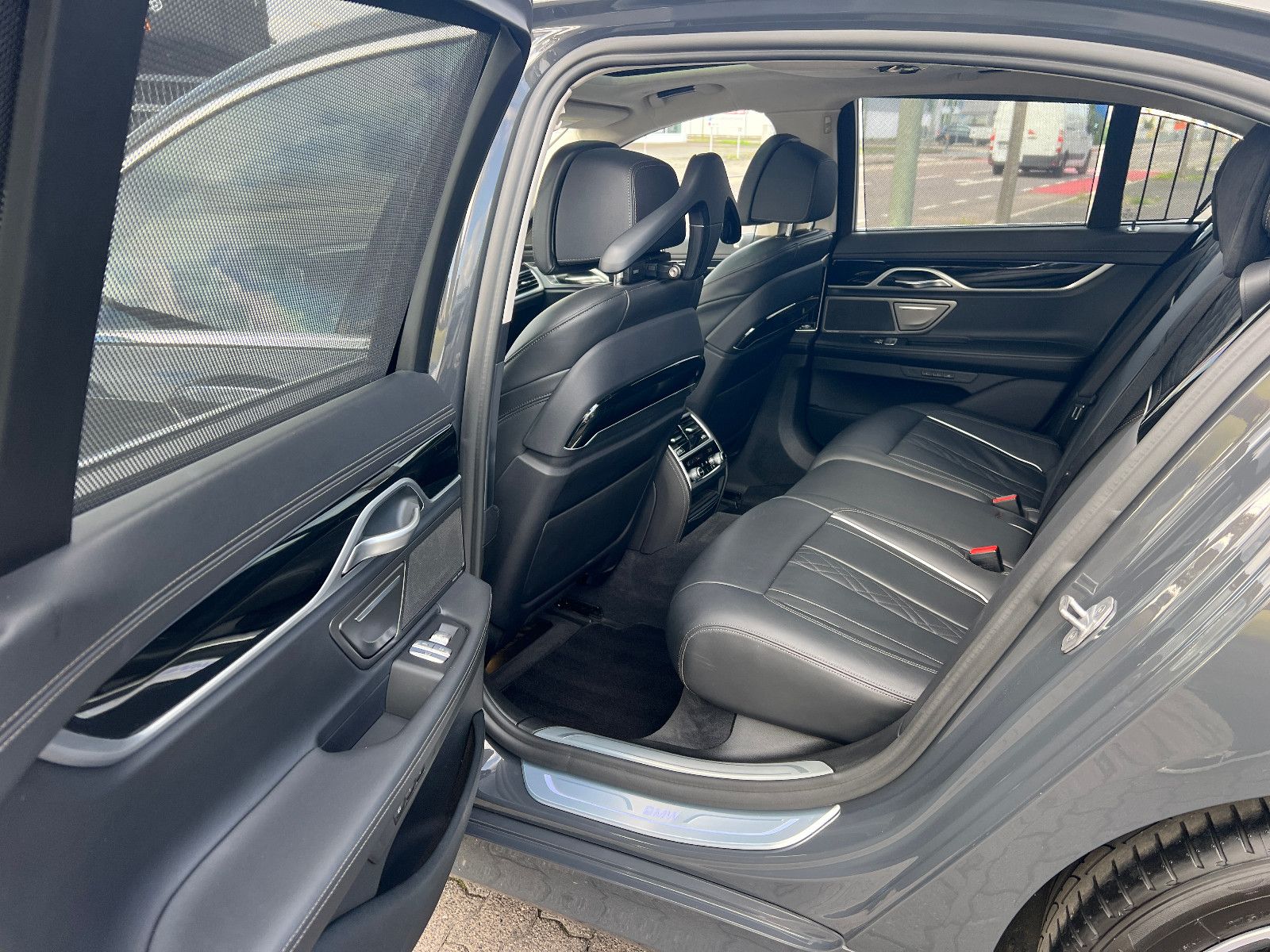 BMW 750 d xDrive HUD HK FINANZIERUNG