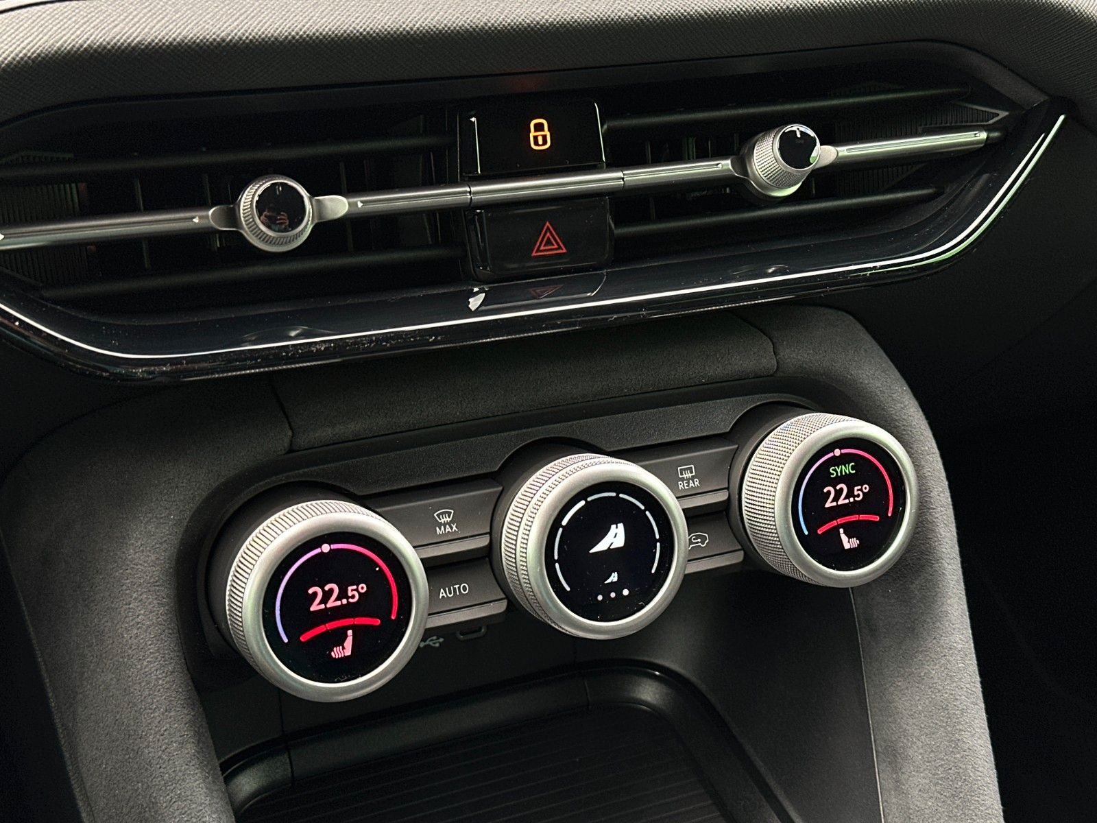 Skoda 193PS 4x4 Sportline STHZ PADACH DCC eHK LM20"AHK