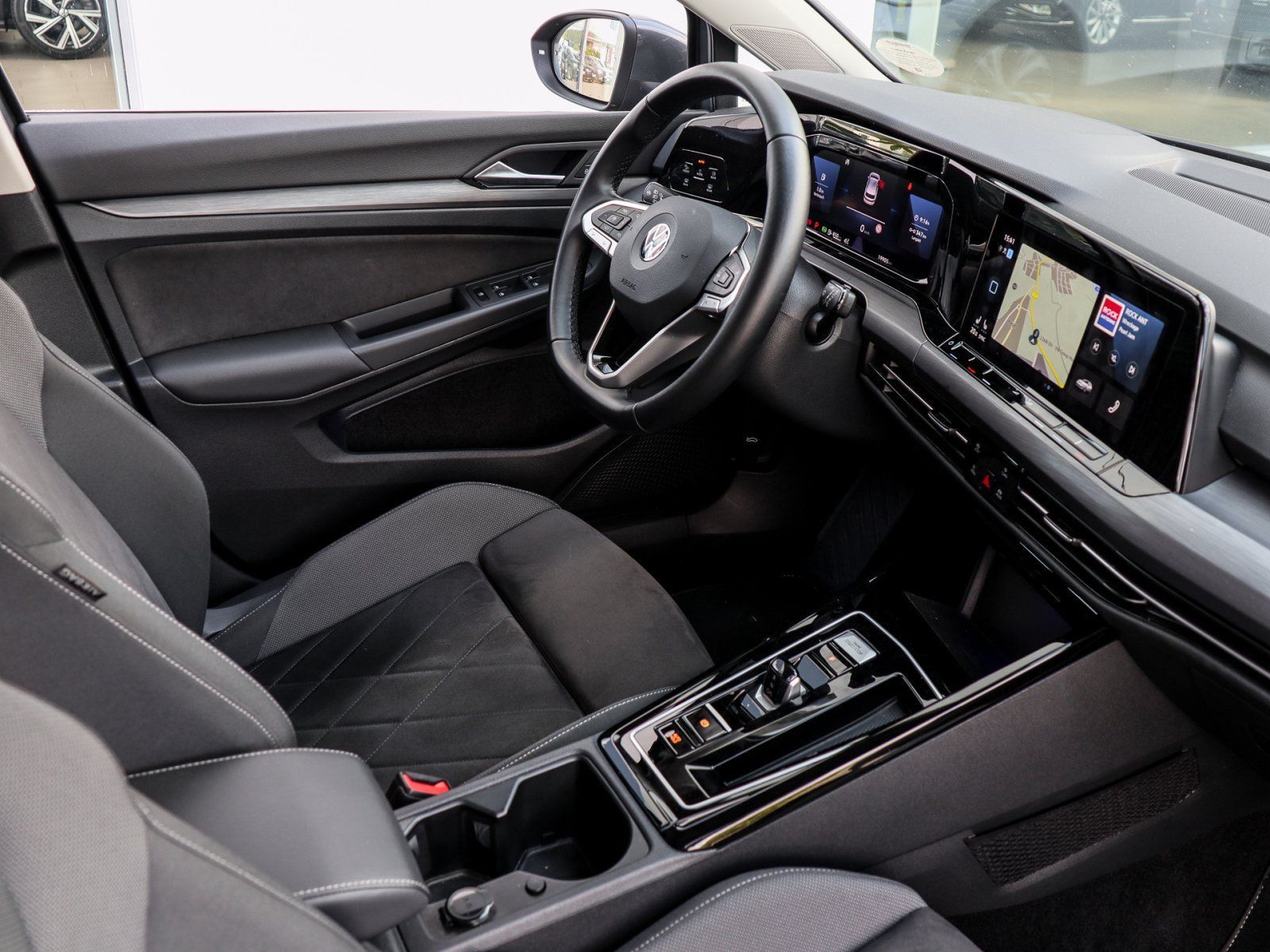 Volkswagen Golf Style 2.0 TDI DSG - Samsaru's Car Outlet