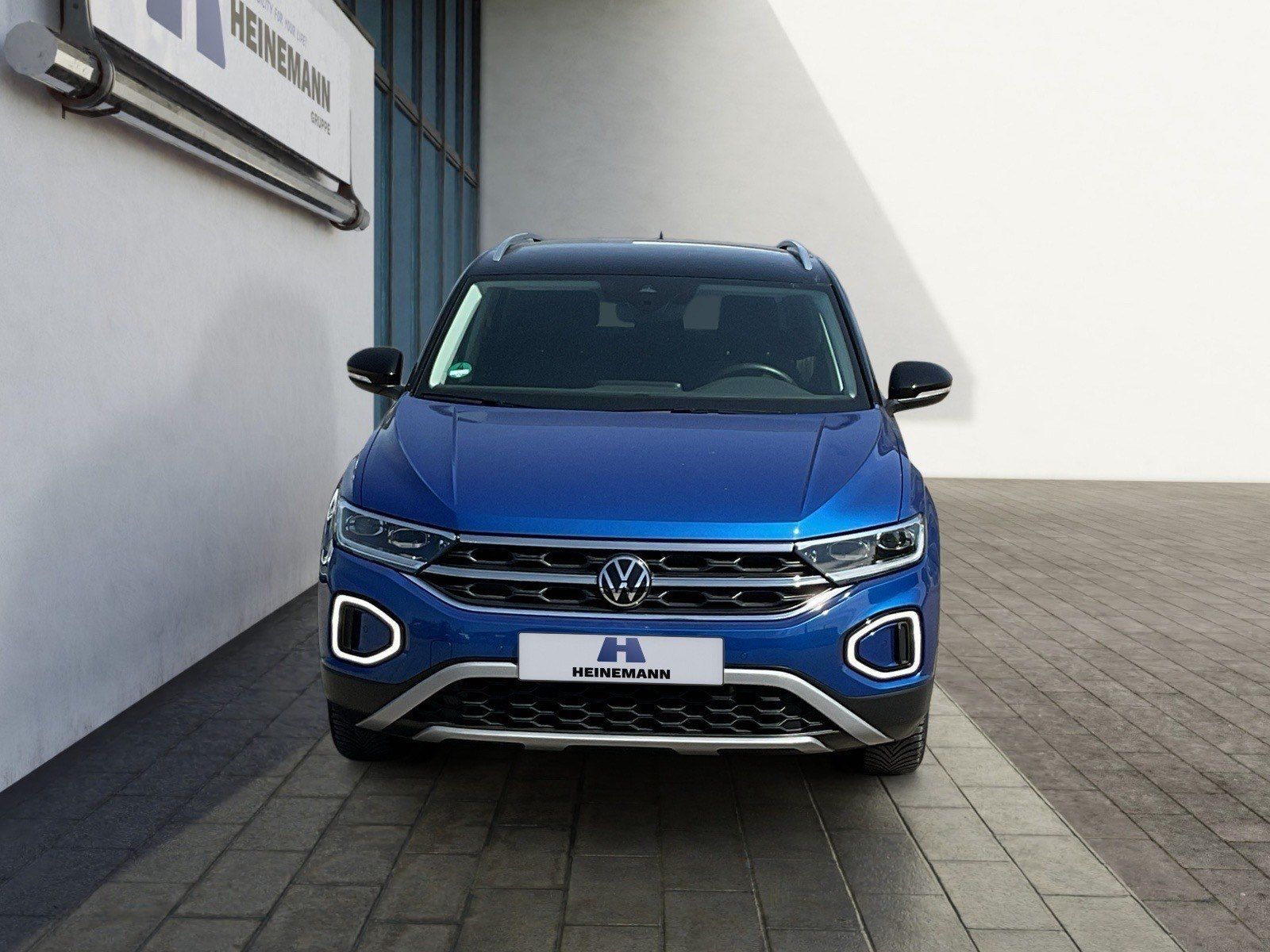 Volkswagen T-Roc 1.0 TSI Life - Samsaru's Car Outlet