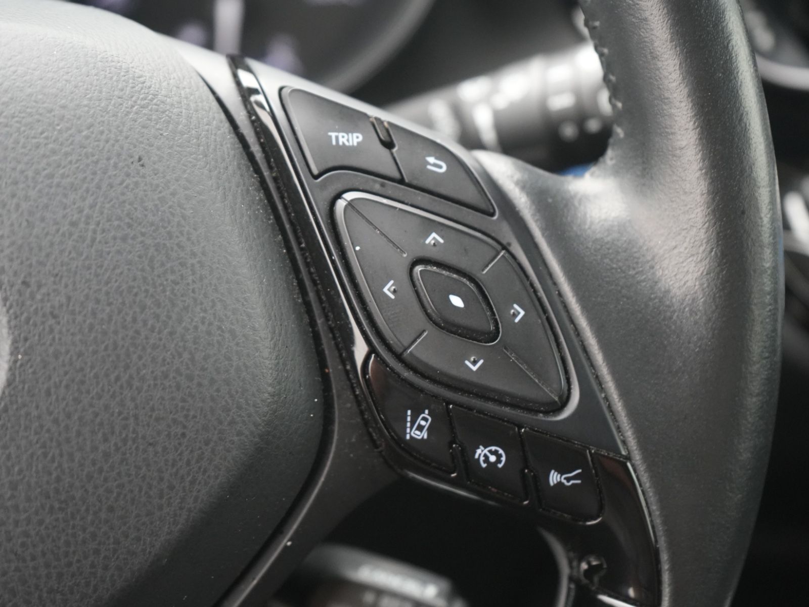 Toyota C-HR Hybrid - Samsaru's Car Outlet