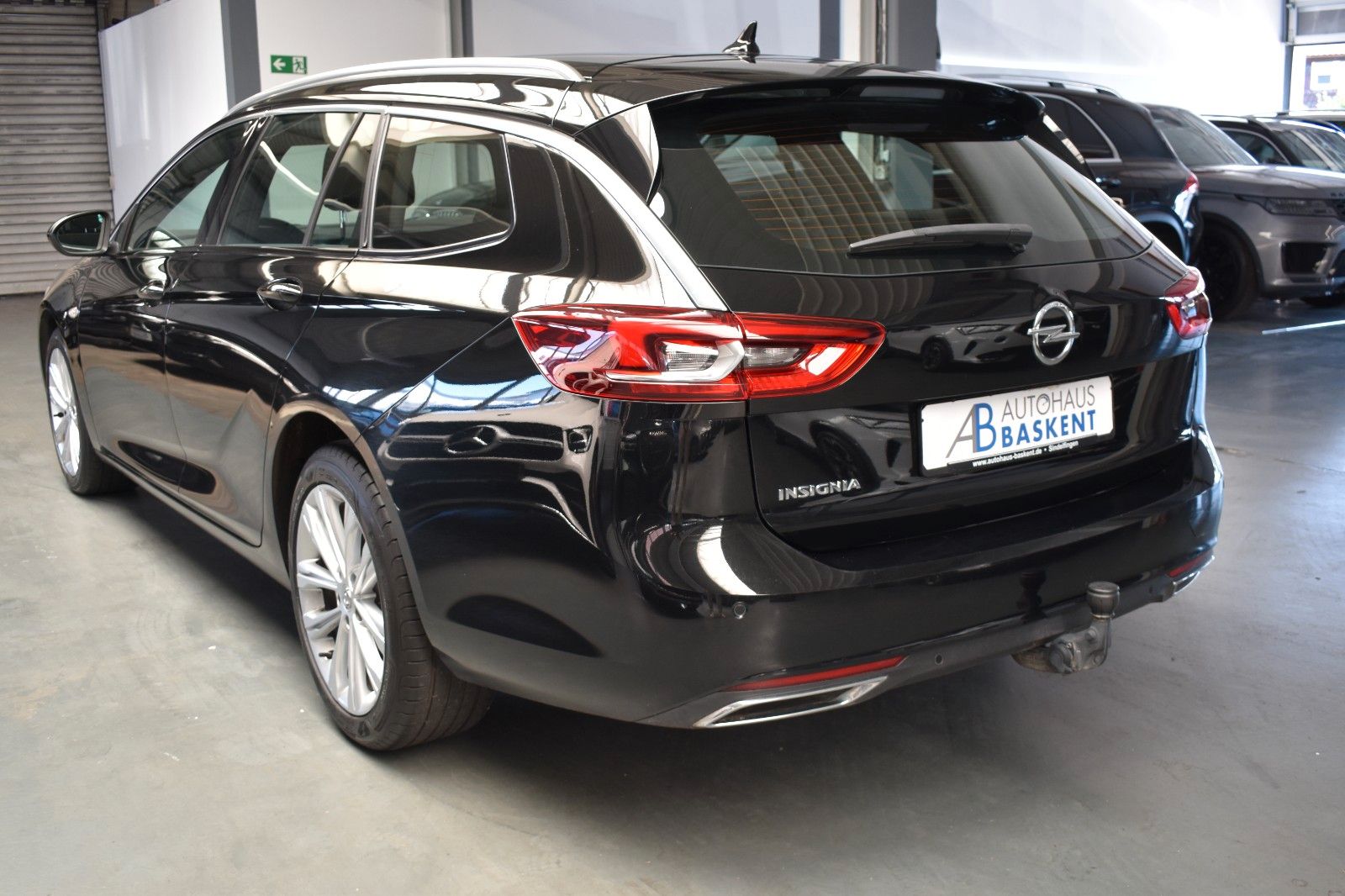 Opel Insignia B Sports Tourer Business - Samsaru's Car Outlet