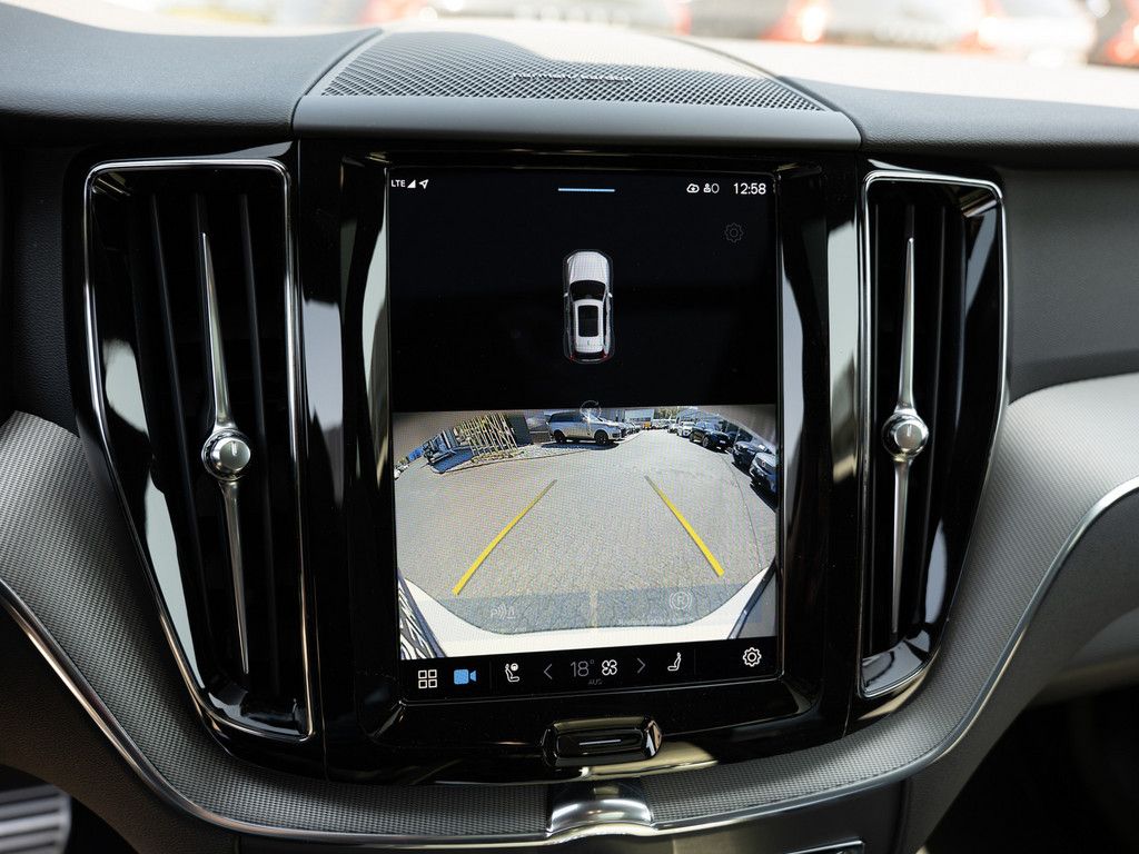 Volvo XC60 T8 AWD R Design FACEL. LED AHK 360° PANO