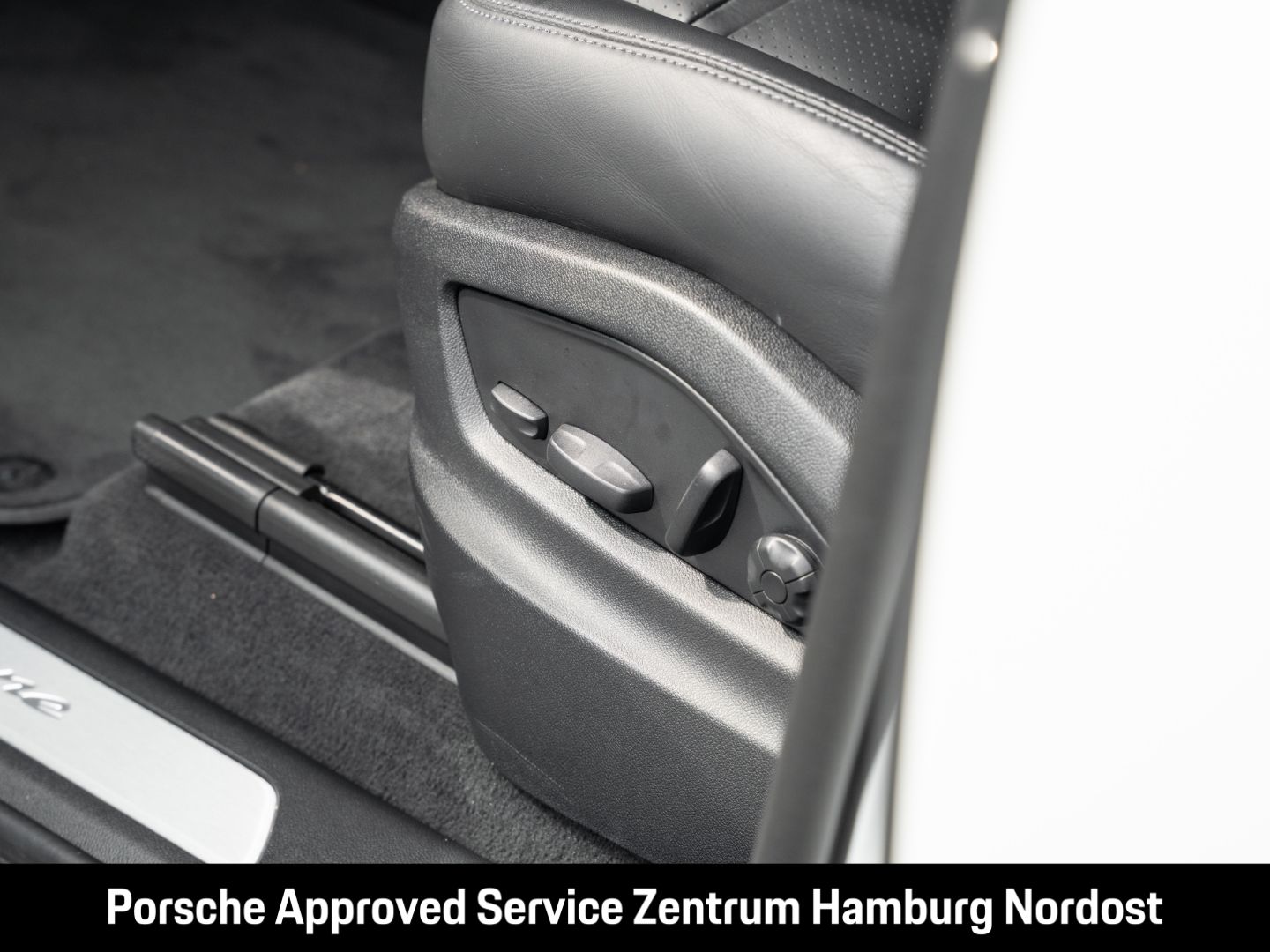 Porsche Cayenne E-Hybrid Coupe Sport Chrono Matrix-LED