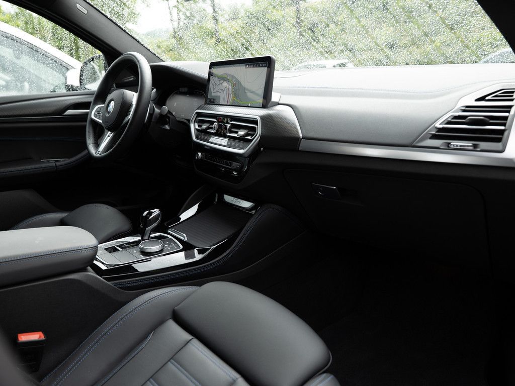 BMW X4 xDrive 30d M-Sport FACEL. PANO AHK HUD LASER