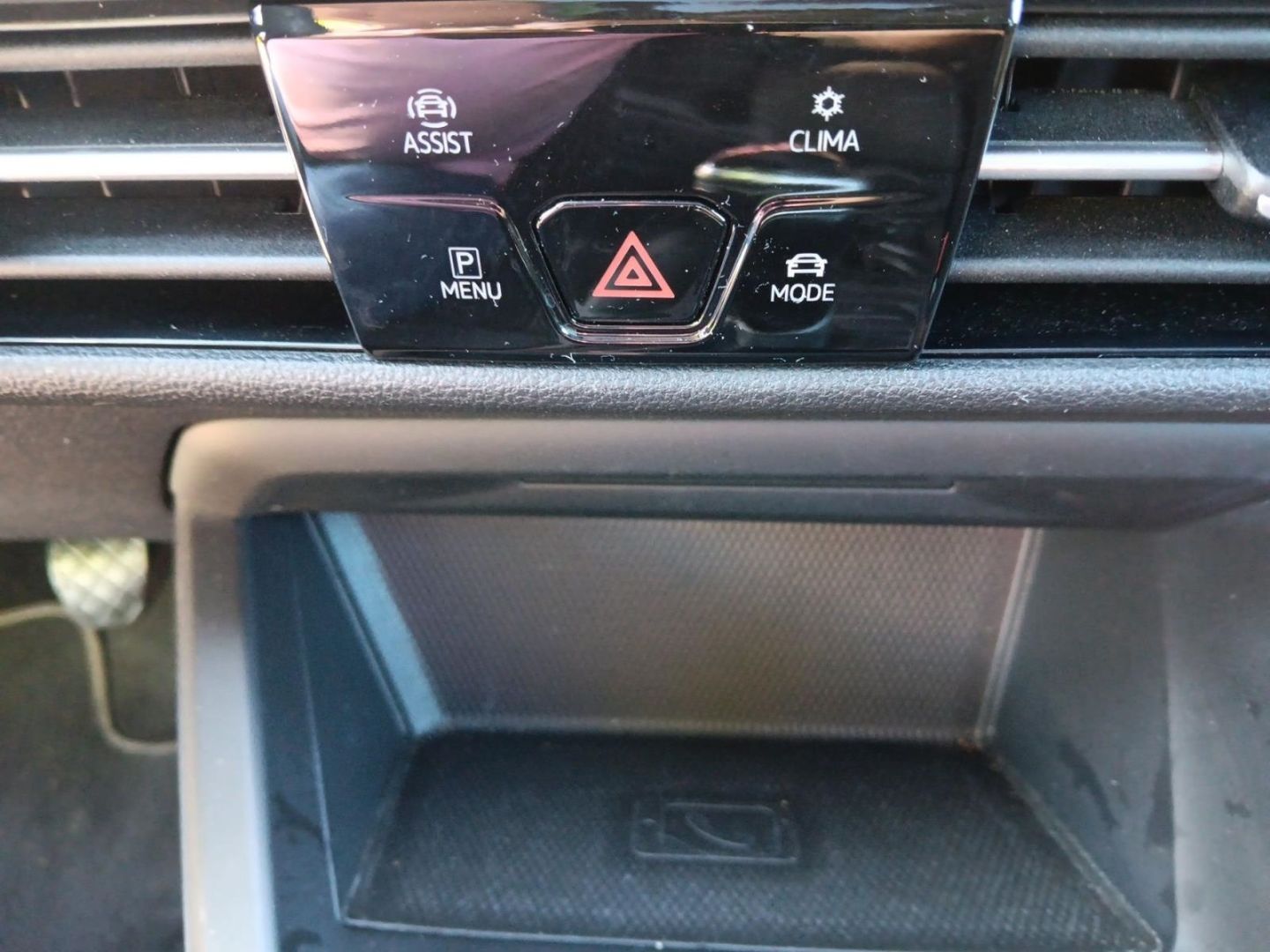 Volkswagen Golf 8 VIII Style 1.5 TSI - Samsaru's Car Outlet