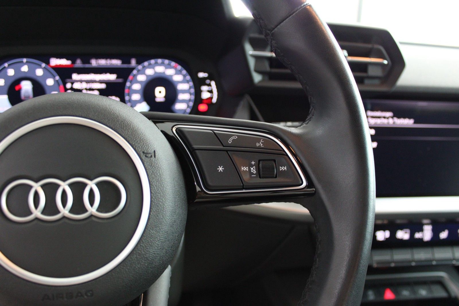 Audi A3 Sportback 35 TFSI Sport - Samsaru's Car Outlet