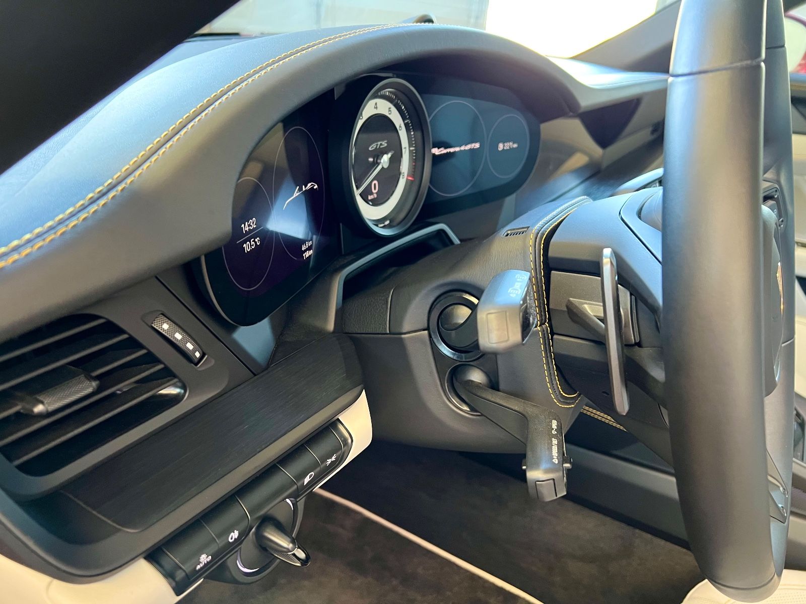 Porsche 992.1  4 GTS CABRIO PTS  LIFT HAL PCCB ExcManu