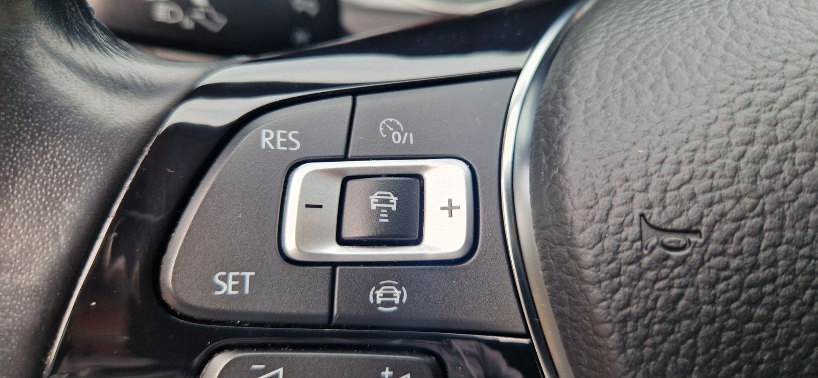 Volkswagen Golf VII e-Golf - Samsaru's Car Outlet