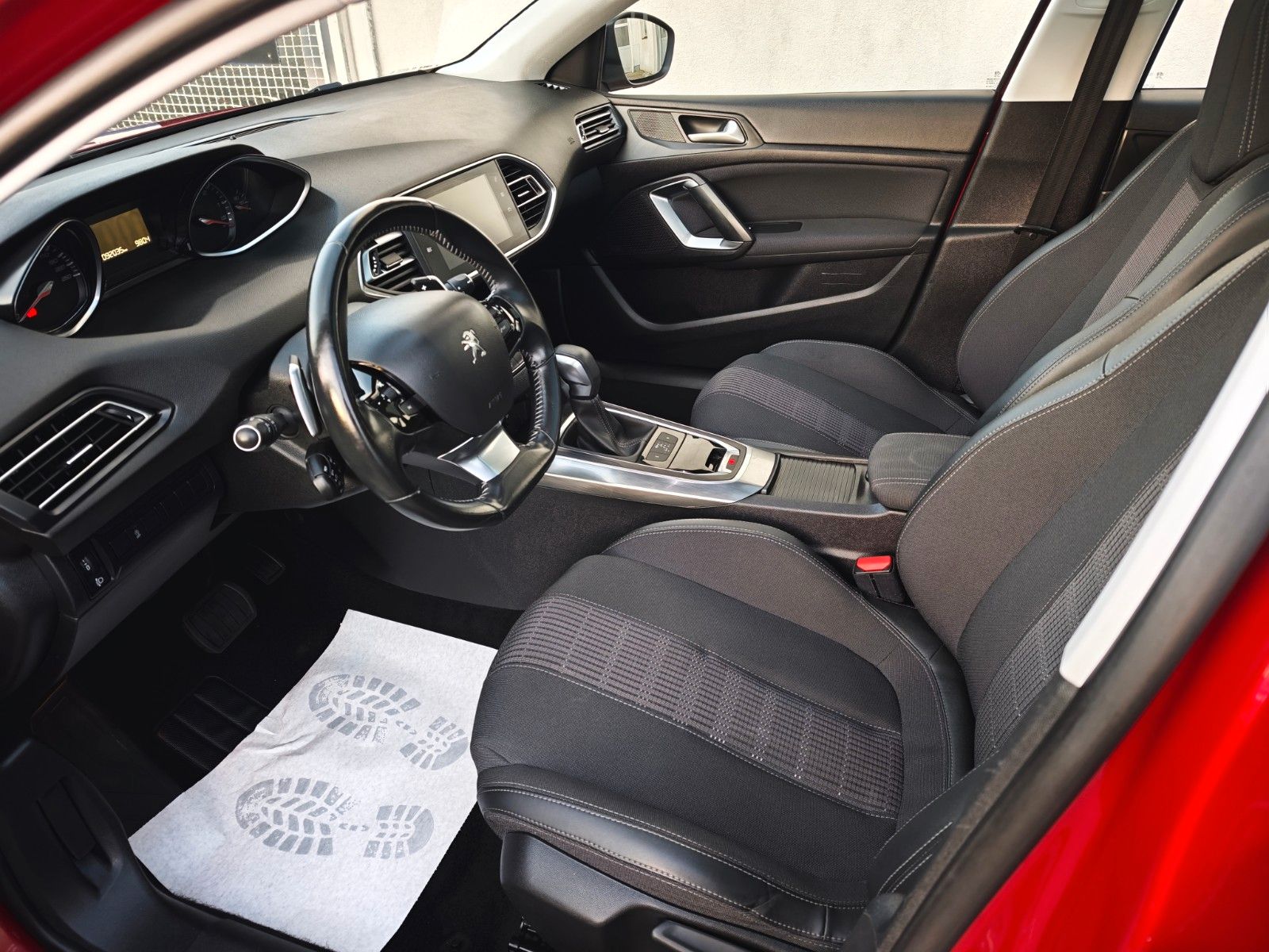Peugeot 308 BlueHDi 130 EAT6 Allure - Samsaru's Car Outlet