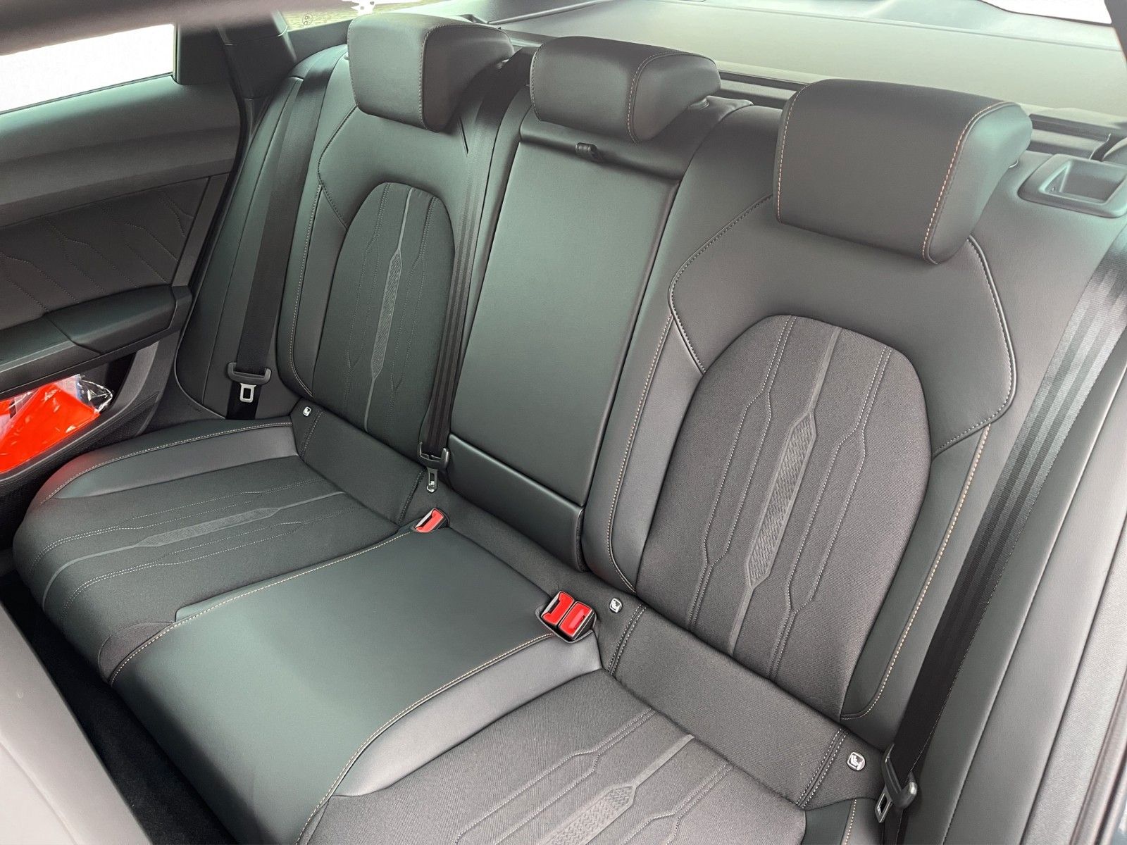Cupra Leon Sportstourer 1.5 eTSI - Samsaru's Car Outlet