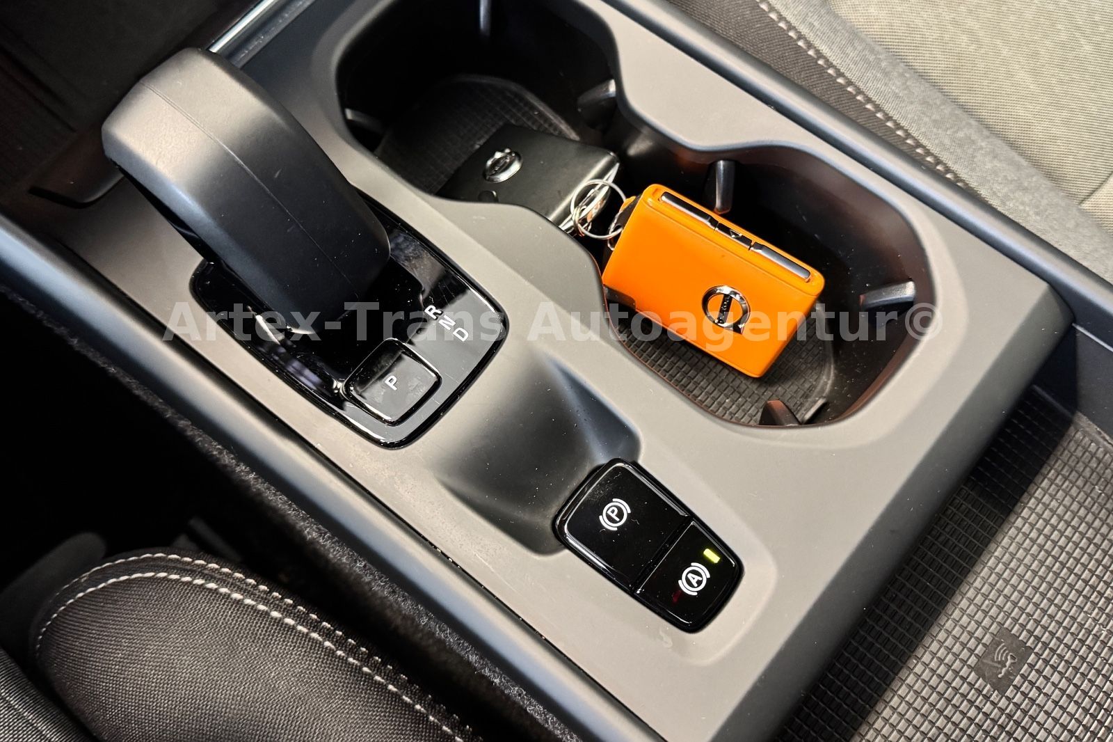 Volvo XC40 T4 Recharge Plug-In Hybrid /NAV/SHZ/AHK/ACC