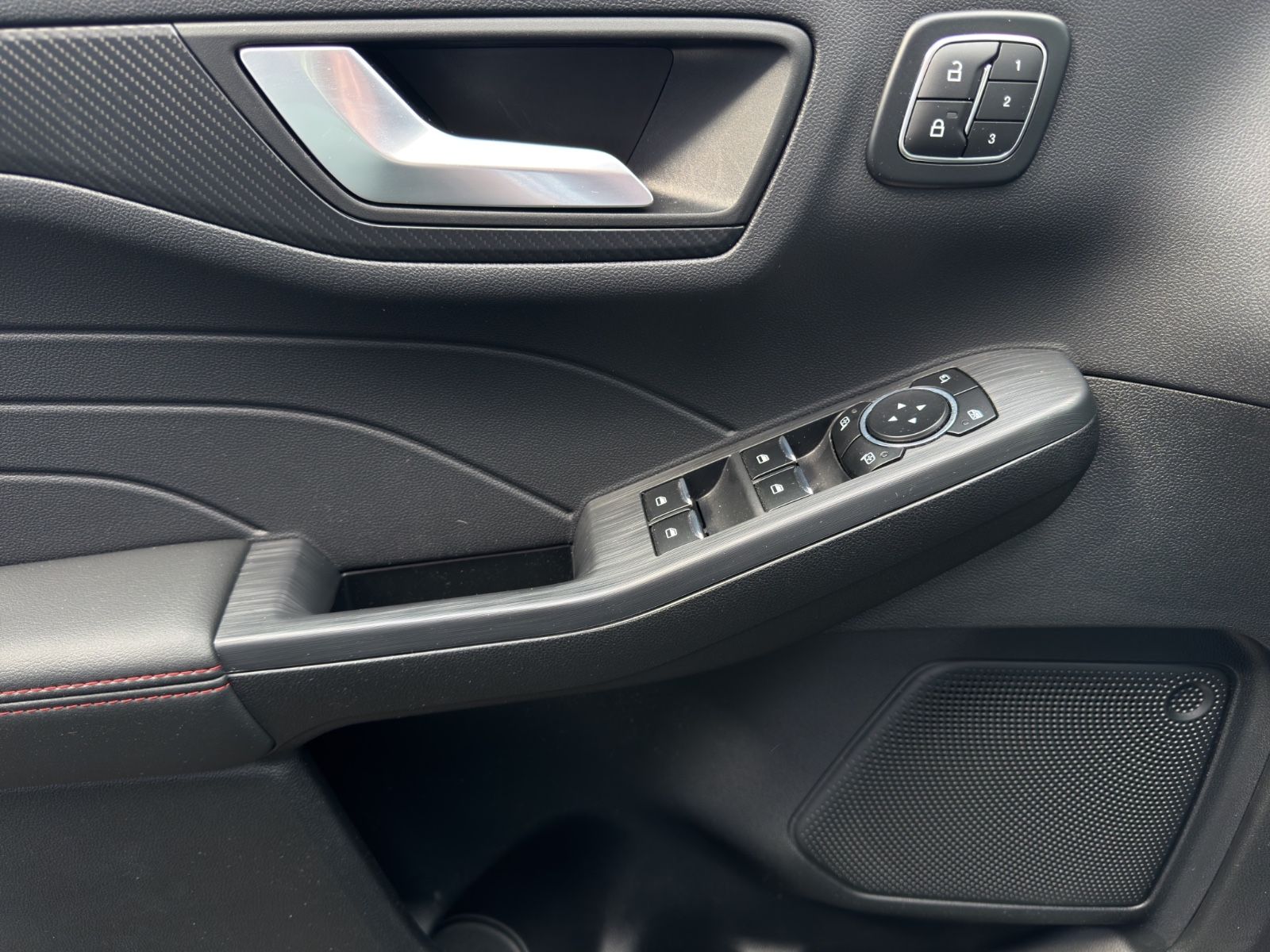 Ford Kuga PHEV ST-Line X - Samsaru's Car Outlet