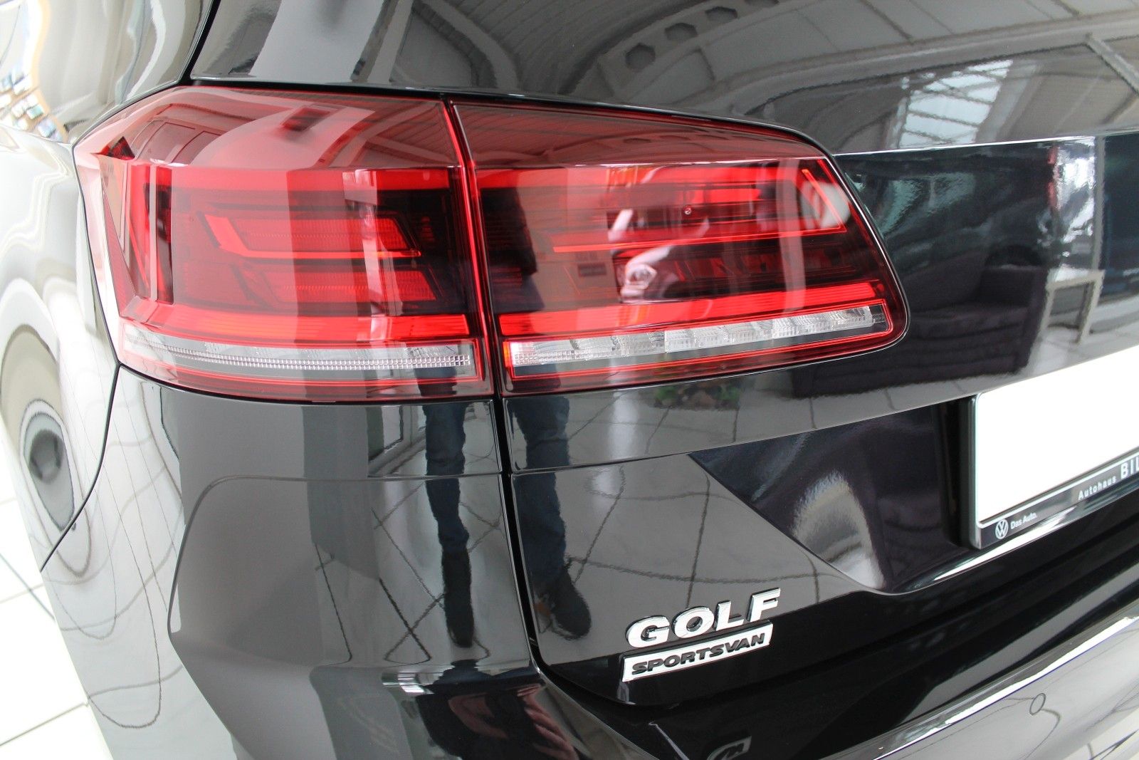 Volkswagen Golf Sportsvan 1.5 TSI ACT Comfortline - Samsaru's Car Outlet
