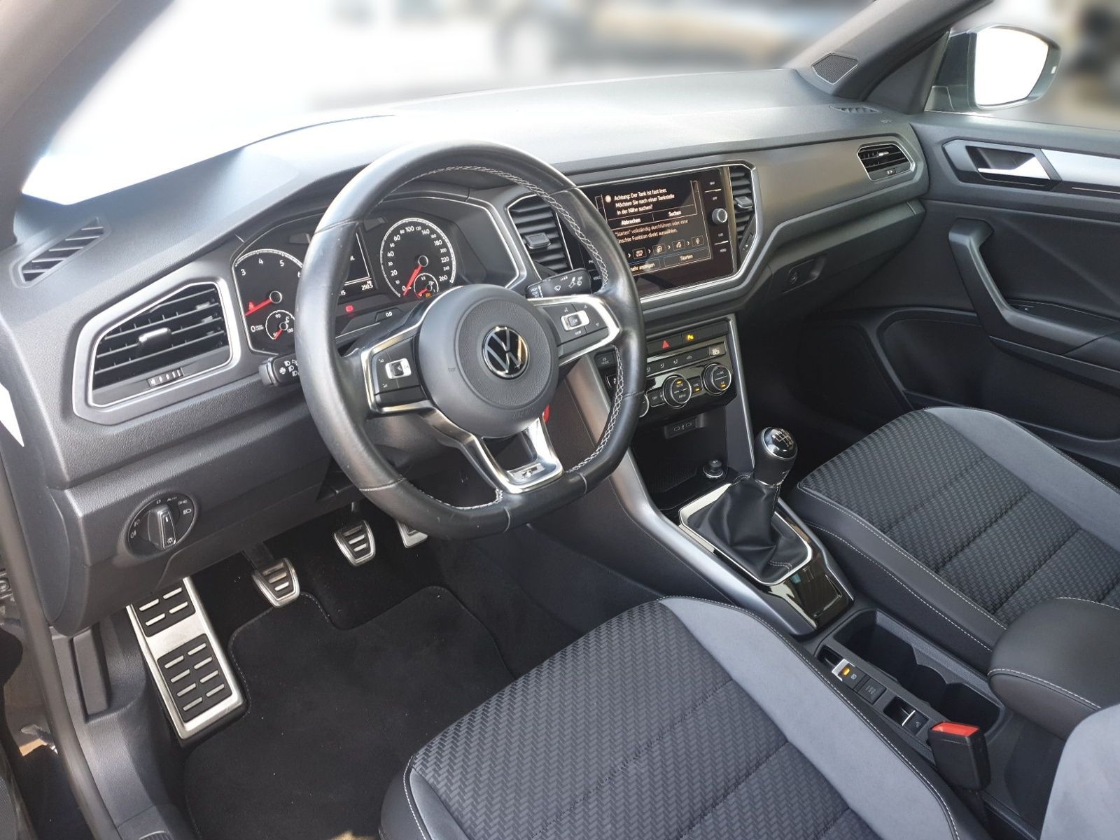Volkswagen T-Roc 1.5 TSI R-LINE - Samsaru's Car Outlet