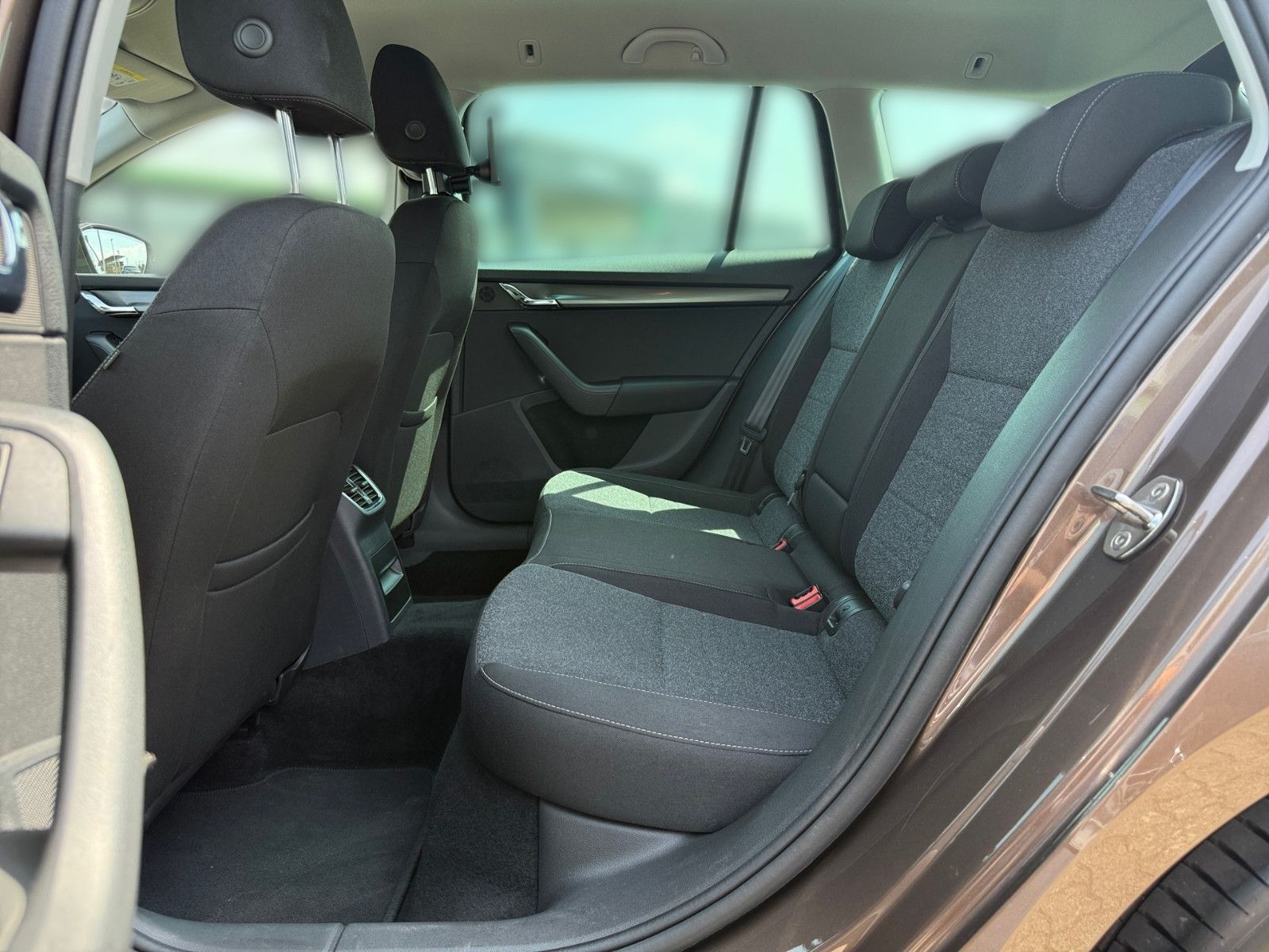 Skoda Octavia Combi 1.5 TSI - Samsaru's Car Outlet