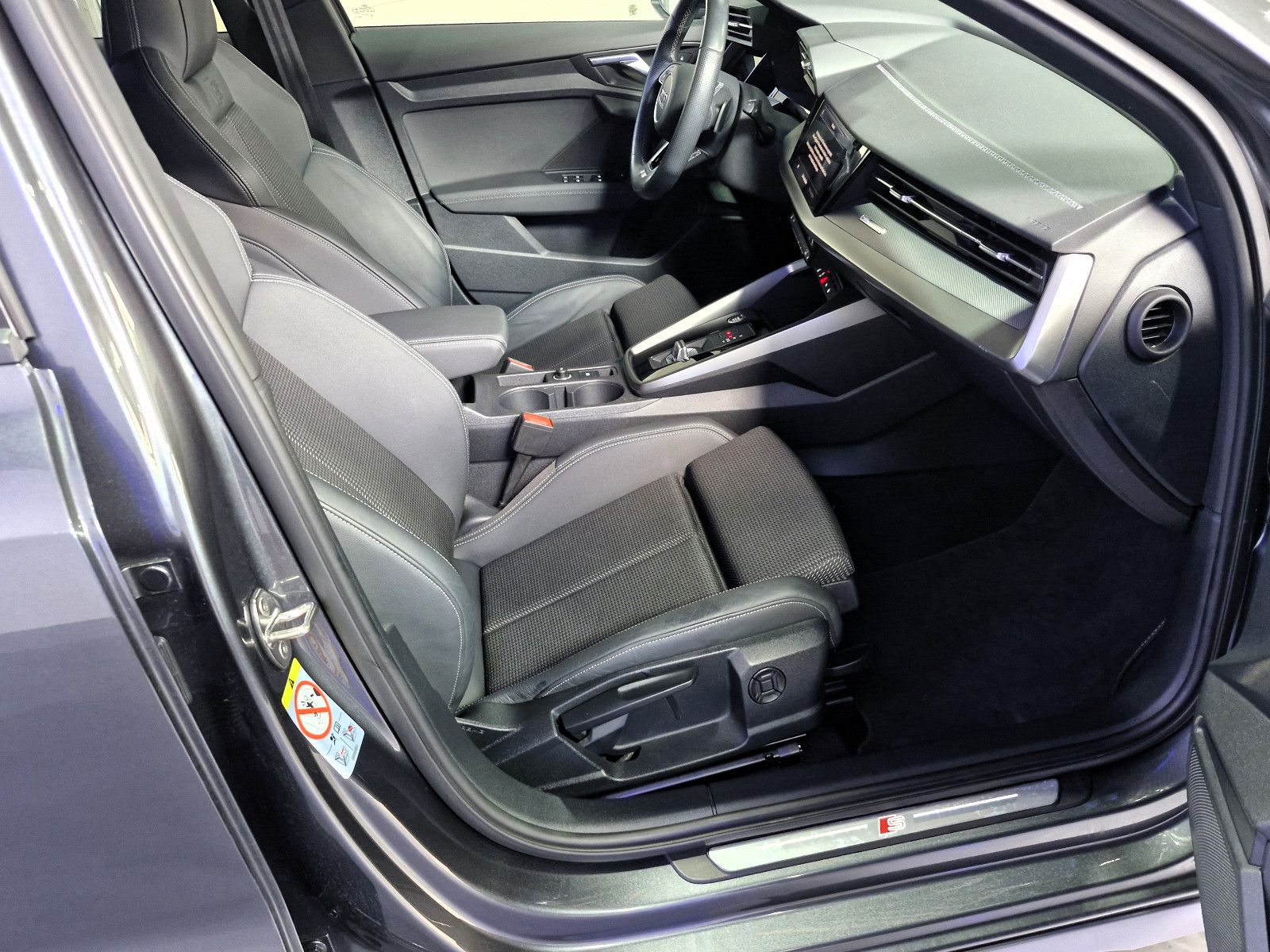 Audi A3 Sportback 35 TFSI 2xS Line - Samsaru's Car Outlet