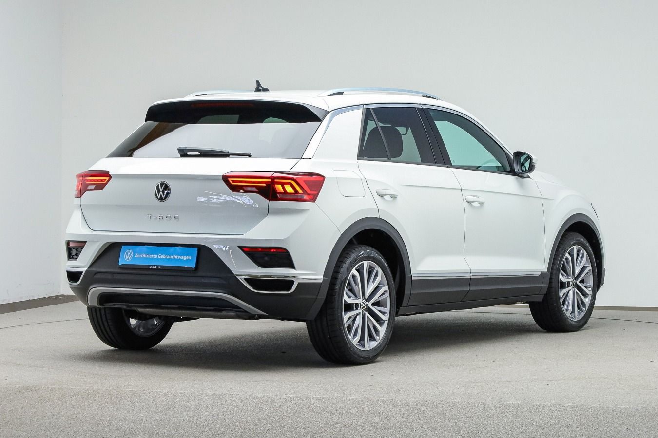 Volkswagen T-Roc 1.5 TSI DSG SPORT - Samsaru's Car Outlet