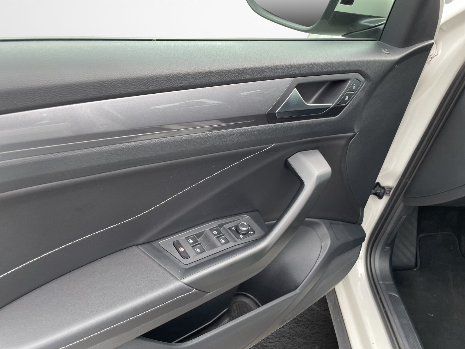 Volkswagen T-Roc 2.0 TDI DSG Style - Samsaru's Car Outlet