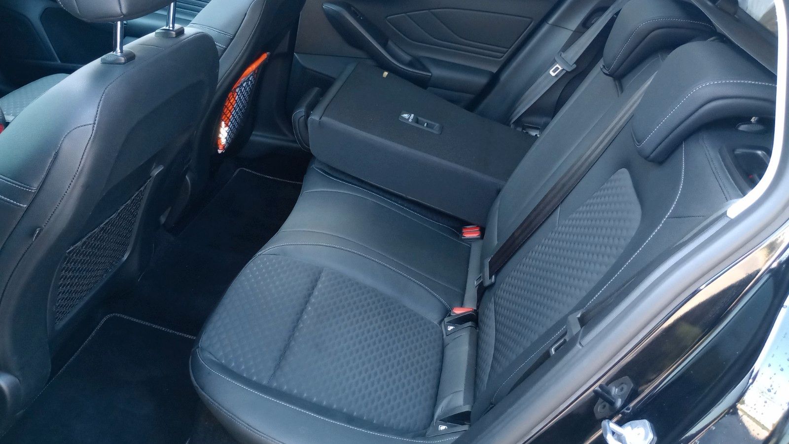Ford Focus Kombi 1.HD Auto - Samsaru's Car Outlet