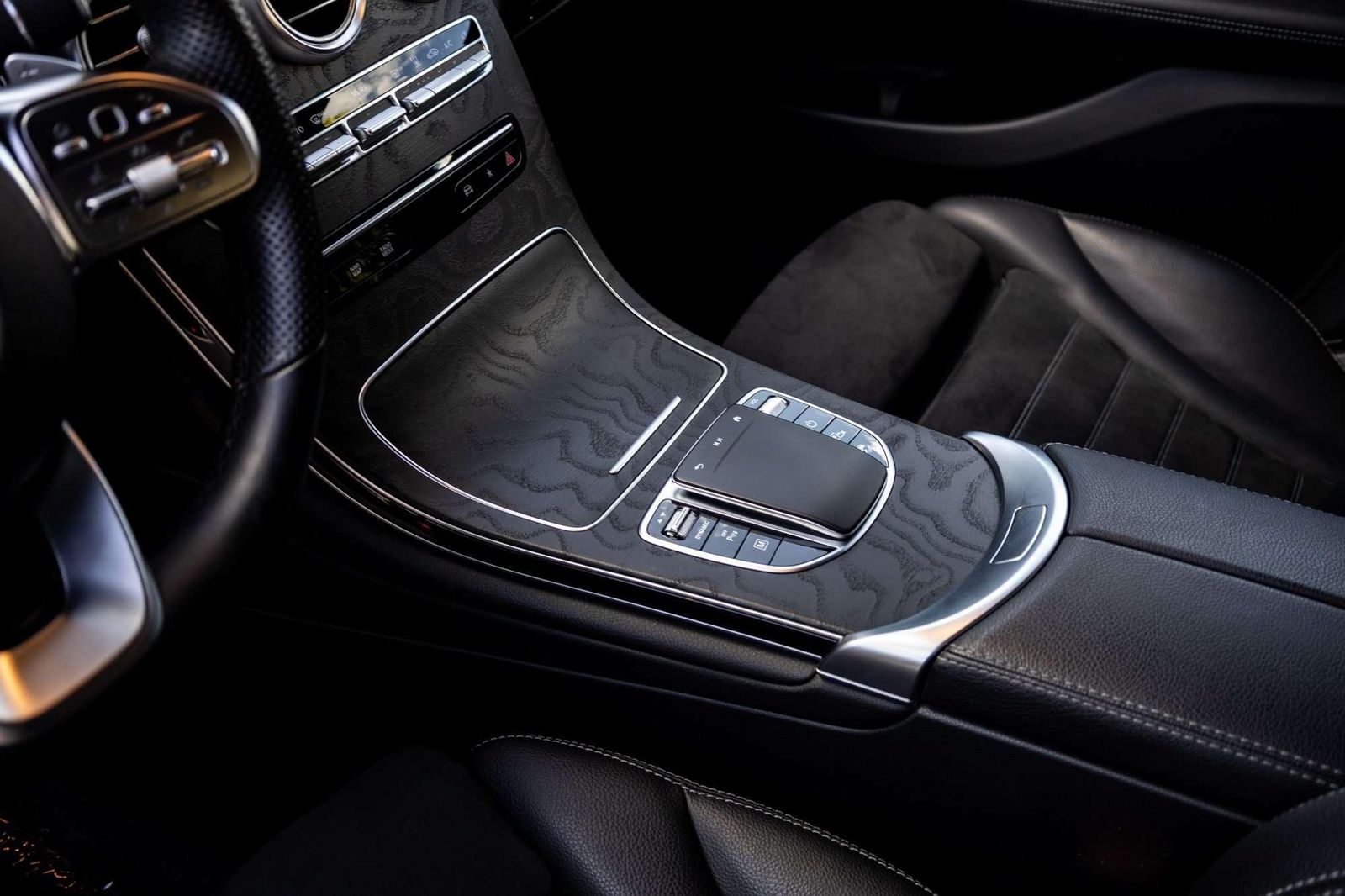Mercedes-Benz GLC 300 e AMG Line - Samsaru's Car Outlet