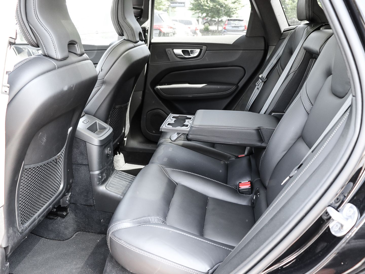 Volvo XC60 Plus Dark Recharge Plug-In Hybrid AWD T8 Tw