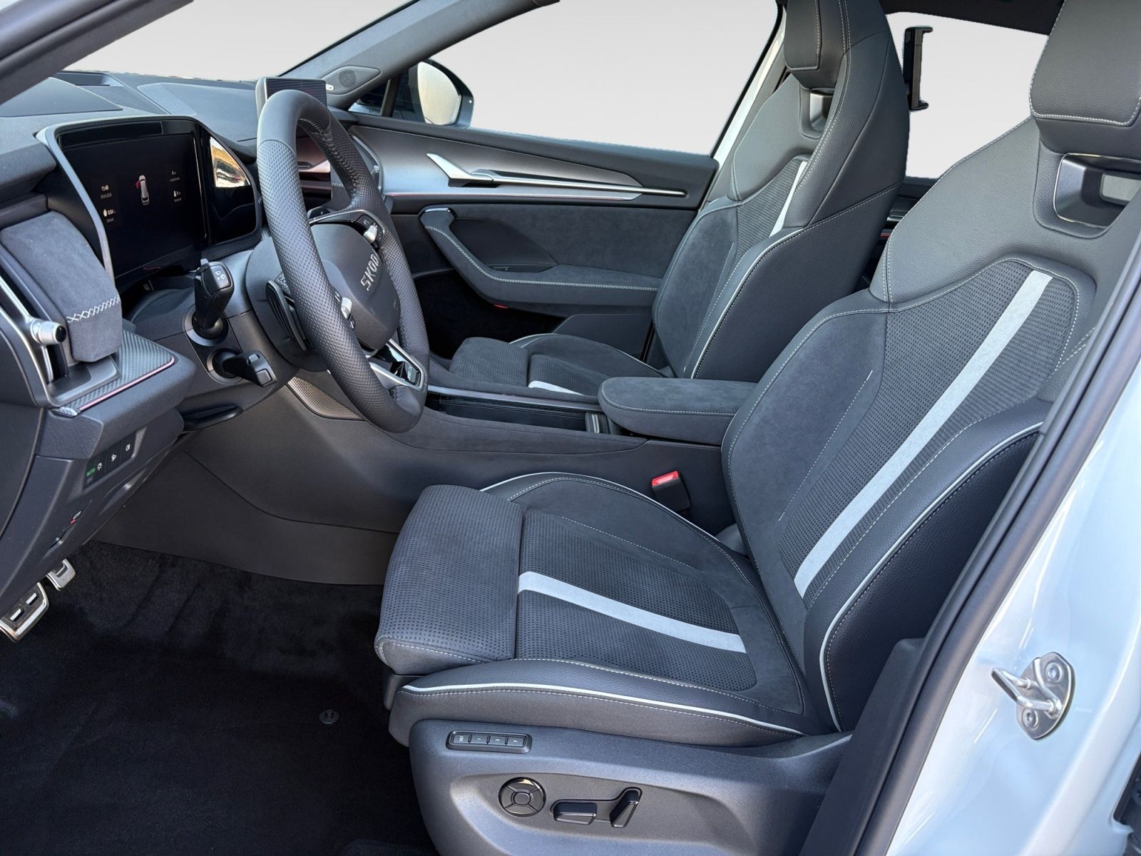 Skoda KODIAQ IV SPORTLINE 1,5TSI DSG NAVI LED AHK