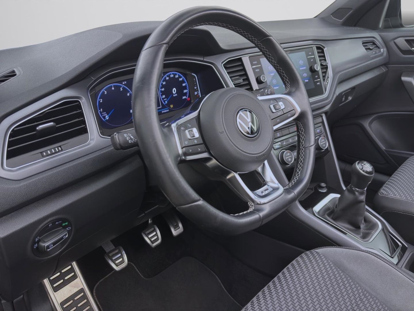 Volkswagen T-Roc 1.5 TSI R-LINE - Samsaru's Car Outlet