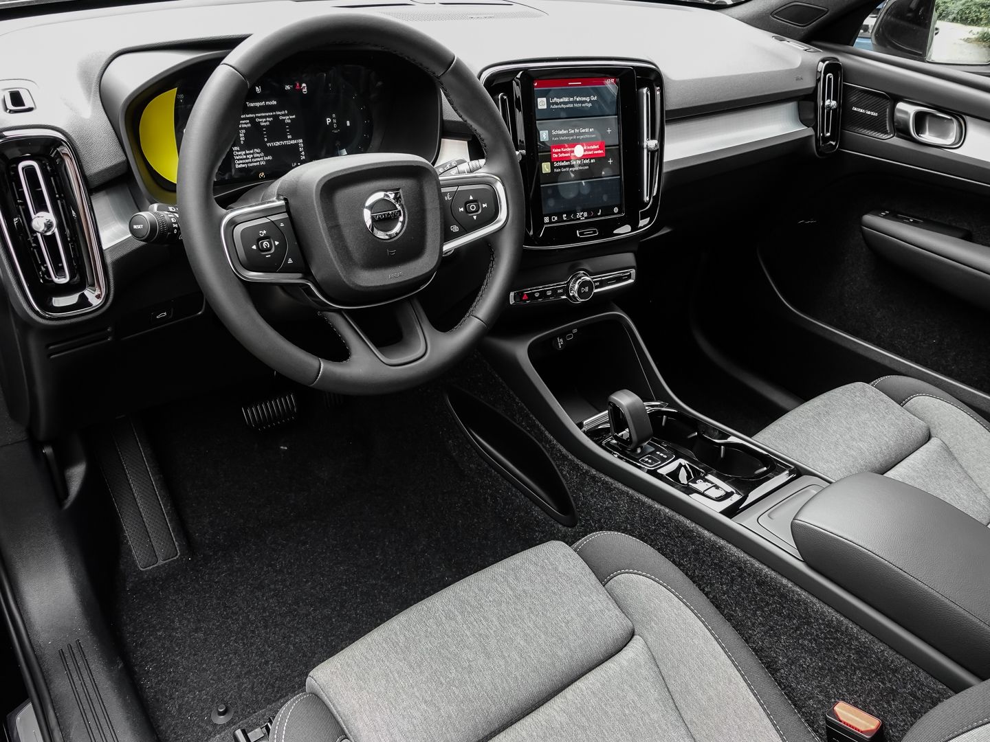 Volvo XC40 B3 Benzin Plus Dark - Samsaru's Car Outlet