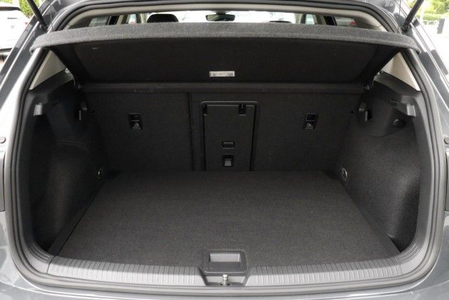 Volkswagen Golf VIII 1.5 TSI - Samsaru's Car Outlet