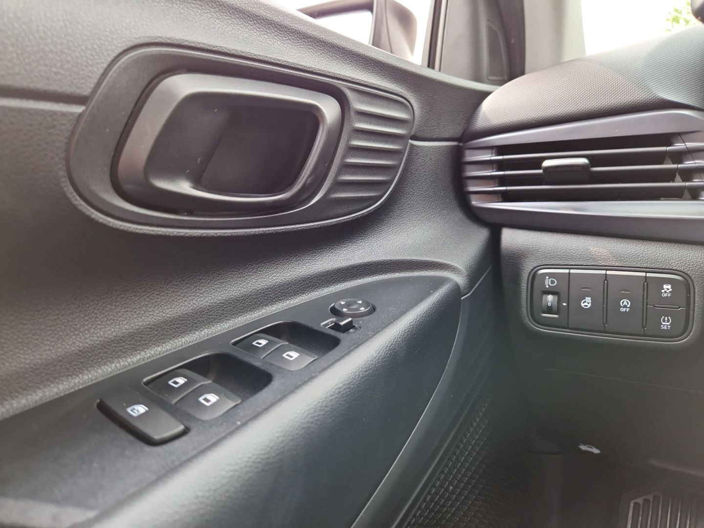 Hyundai BAYON Select Mild-Hybrid 2WD - Samsaru's Car Outlet