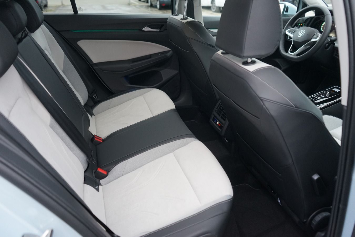 Volkswagen Golf VIII 1.5 eTSI Style*Head-up*AHK*360°*LED*