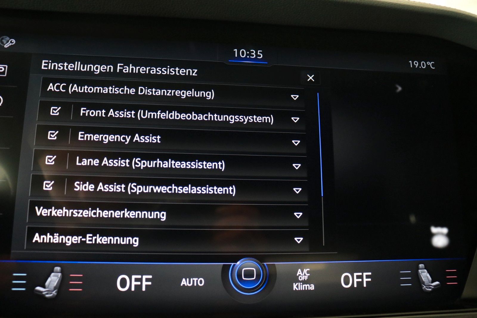 Volkswagen Touareg 2x R-Line Black - Samsaru's Car Outlet