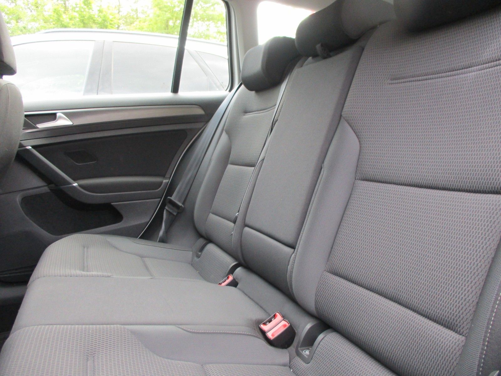 Volkswagen Golf VII Variant DSG - Samsaru's Car Outlet