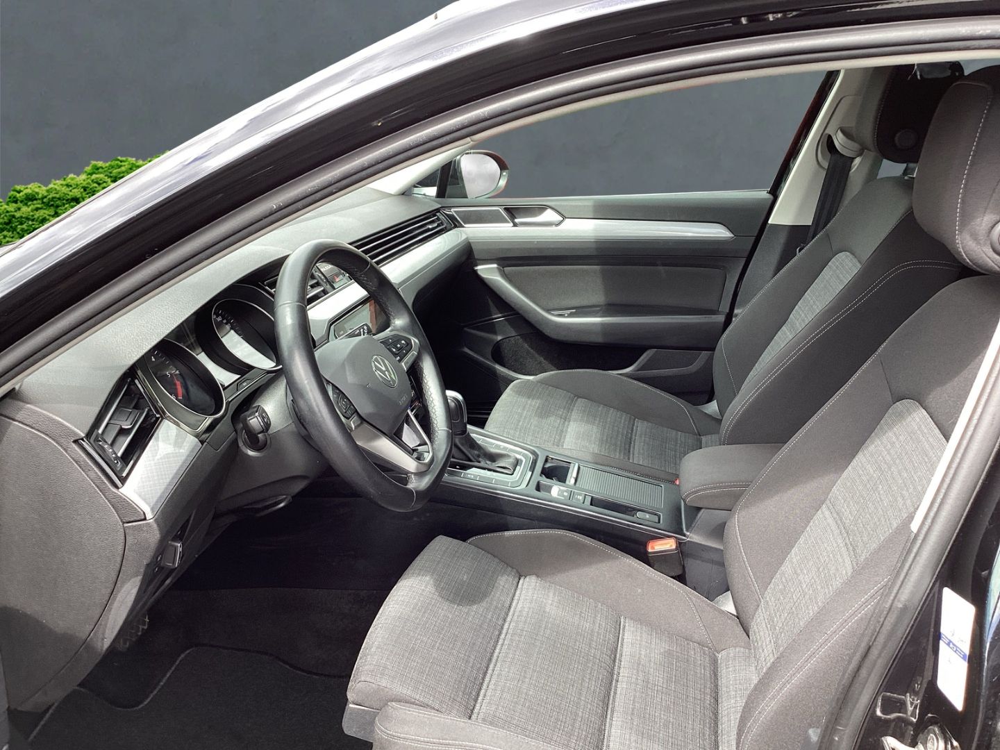 Volkswagen Passat Variant Business 2.0 TDI - Samsaru's Car Outlet