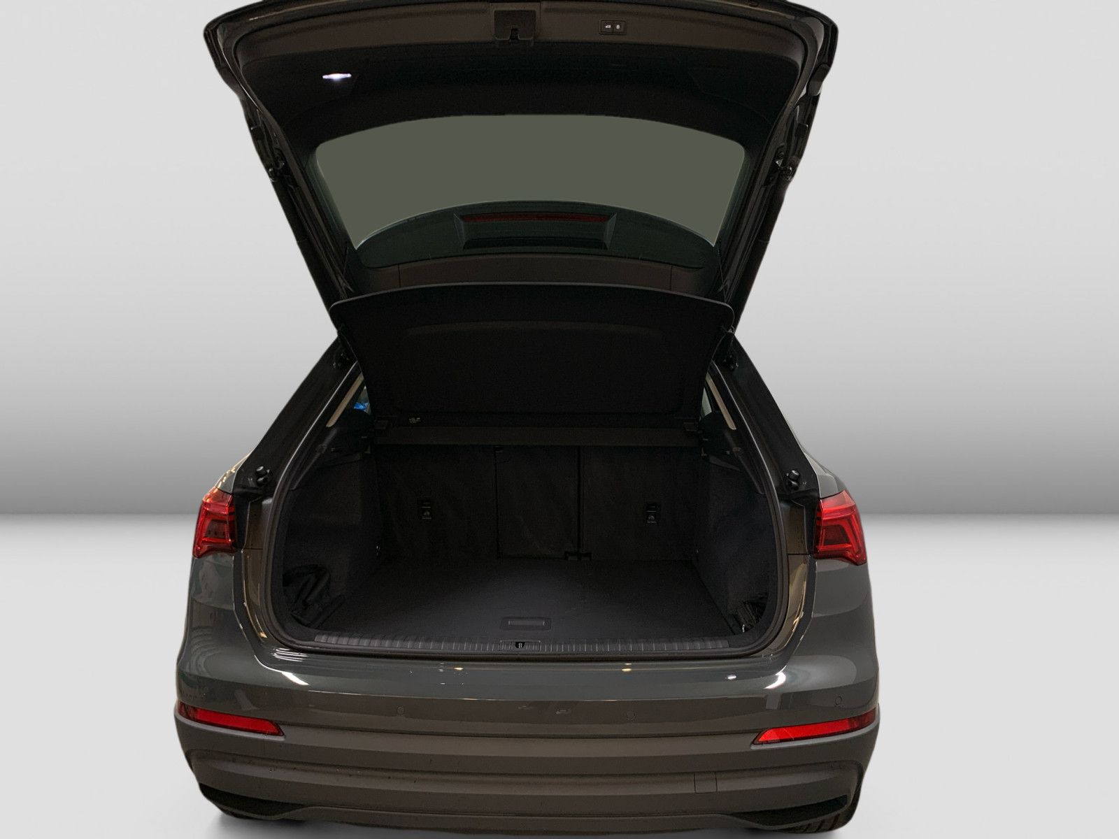 Audi Q3 40 TFSI quattro - Samsaru's Car Outlet