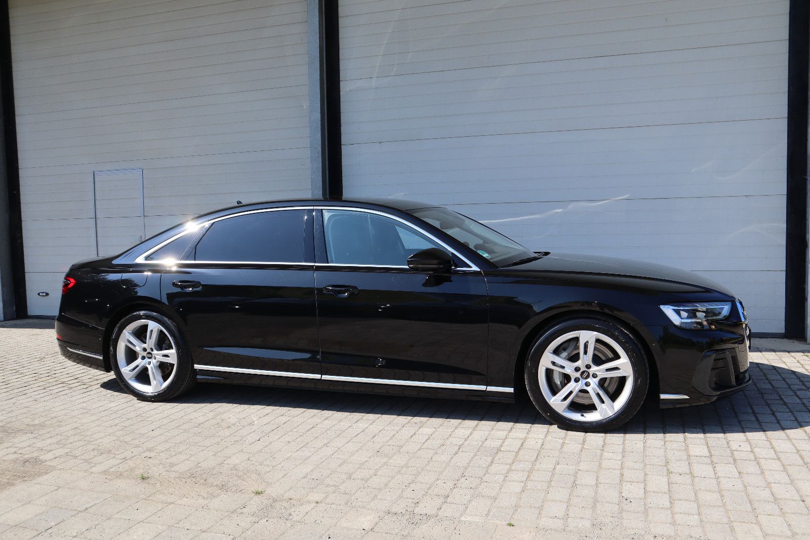 Audi A8L 60 TFSIe lang - Samsaru's Car Outlet