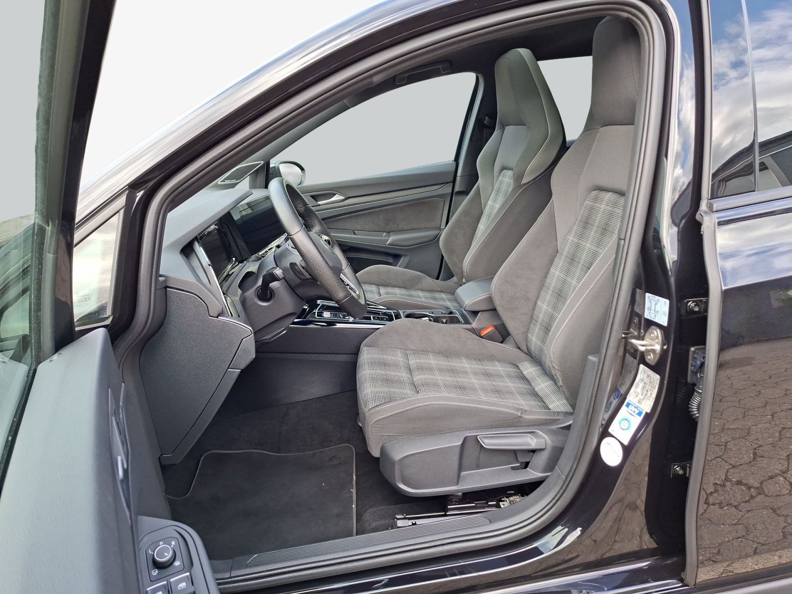 Volkswagen Golf VIII GTD 2.0 TDI DSG PANO IQ LIGHT RFK NAVI