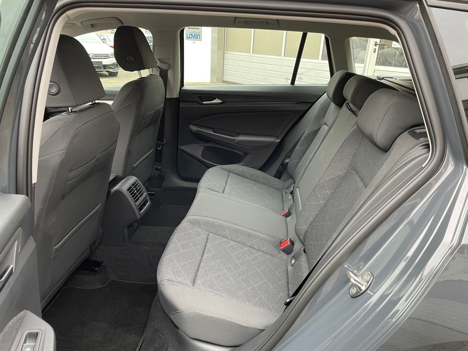 Volkswagen Golf VIII Variant 1.5 TSI Life - Samsaru's Car Outlet