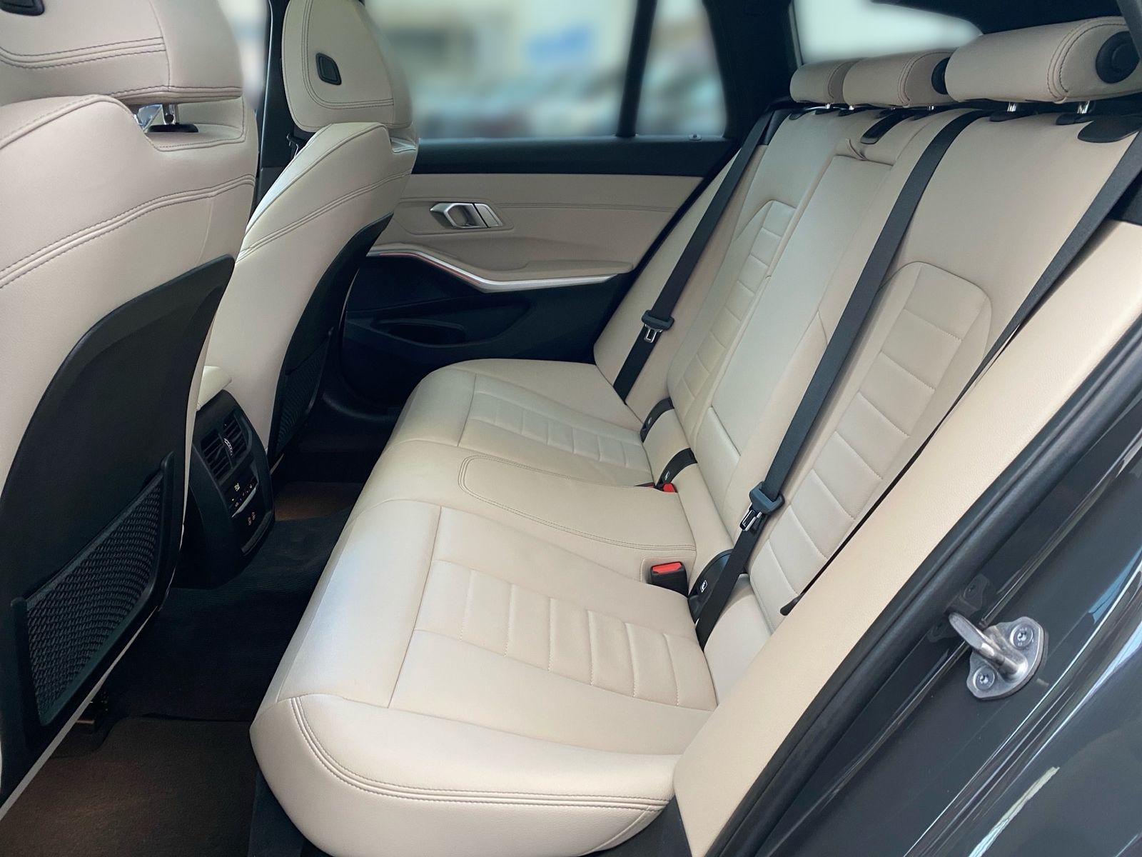 BMW 330d xDrive Touring Luxury - Samsaru's Car Outlet