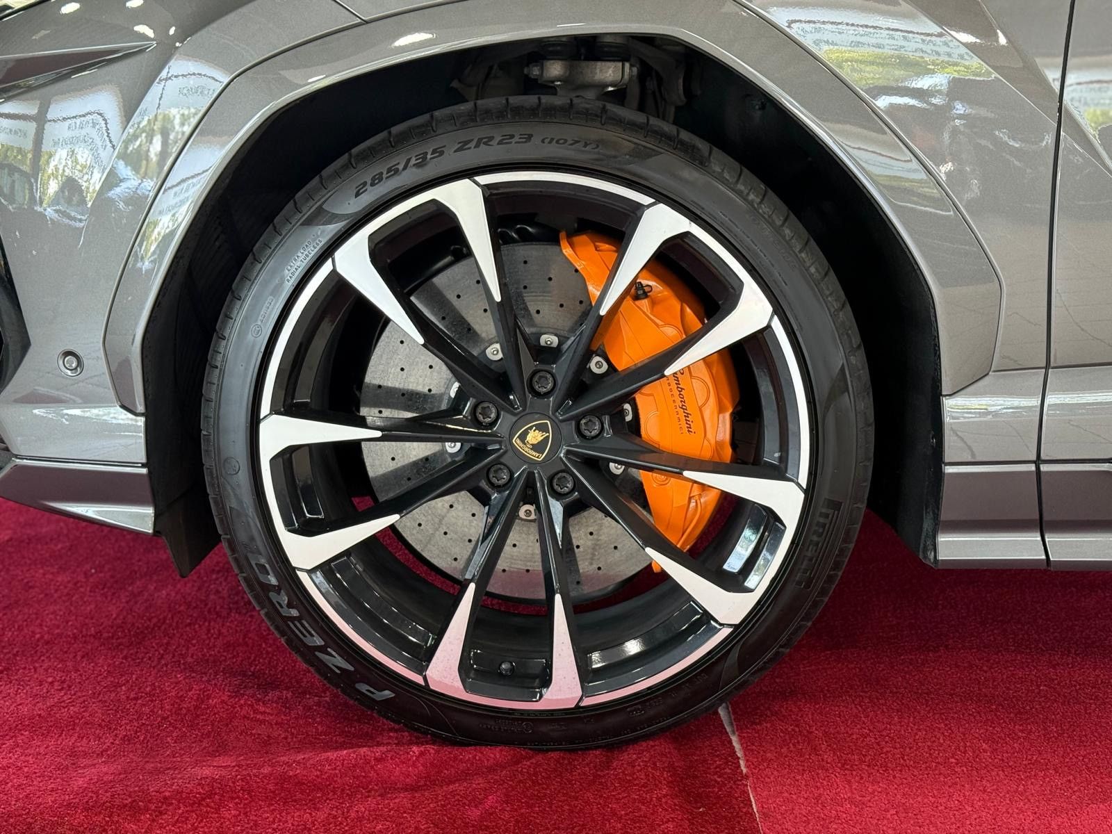 Lamborghini Urus B&O+PANO+HUD+ACC+LASER