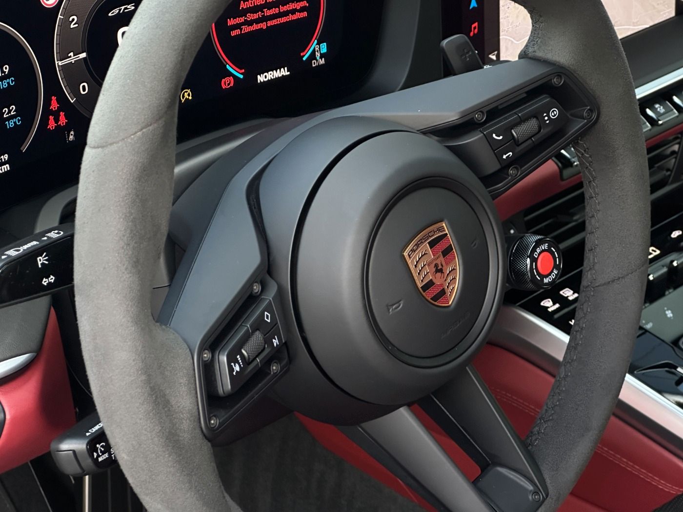 Porsche 992 911 Targa 4 GTS Burmester Lift Sportsitze