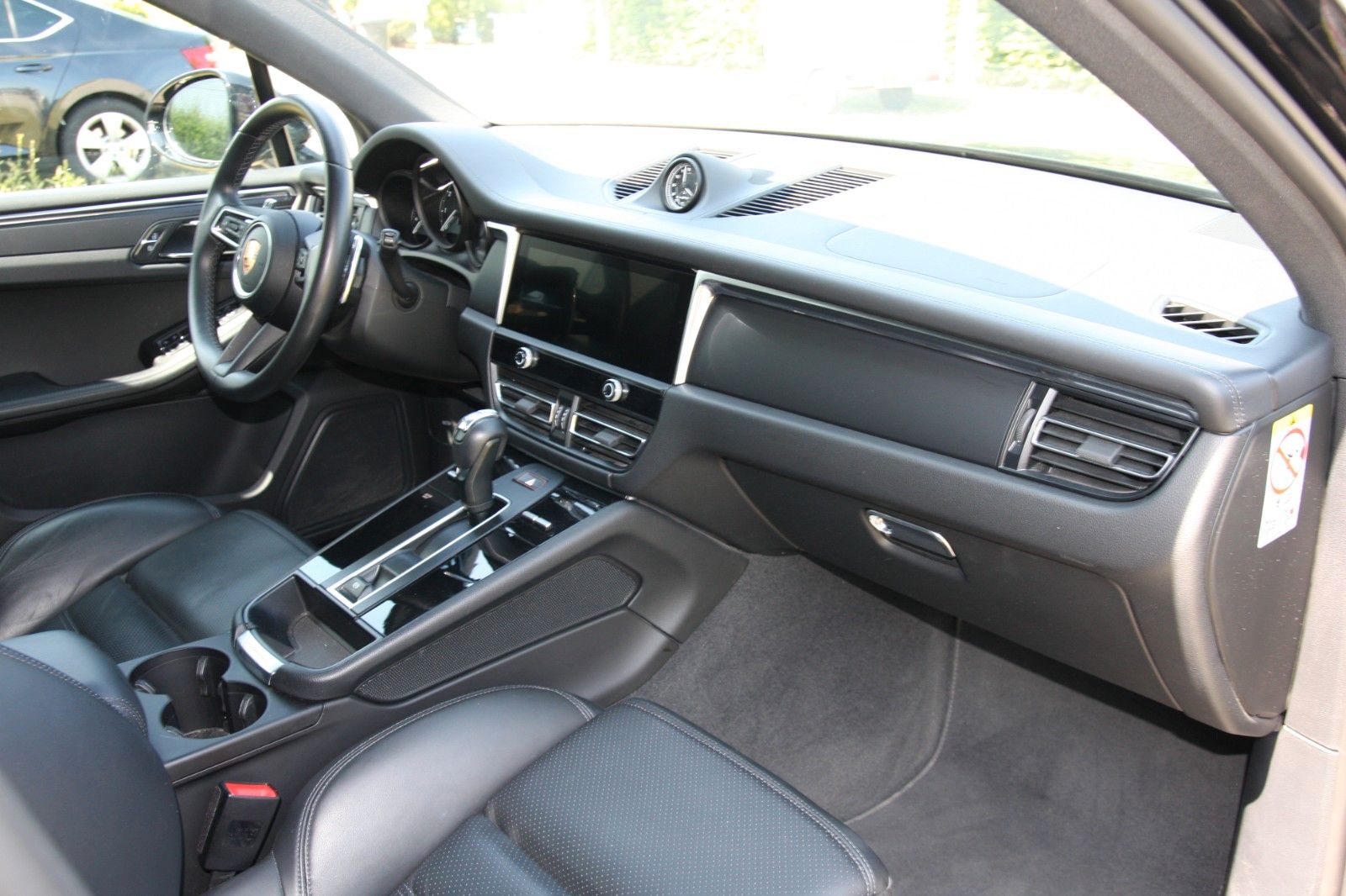 Porsche Macan - Samsaru's Car Outlet