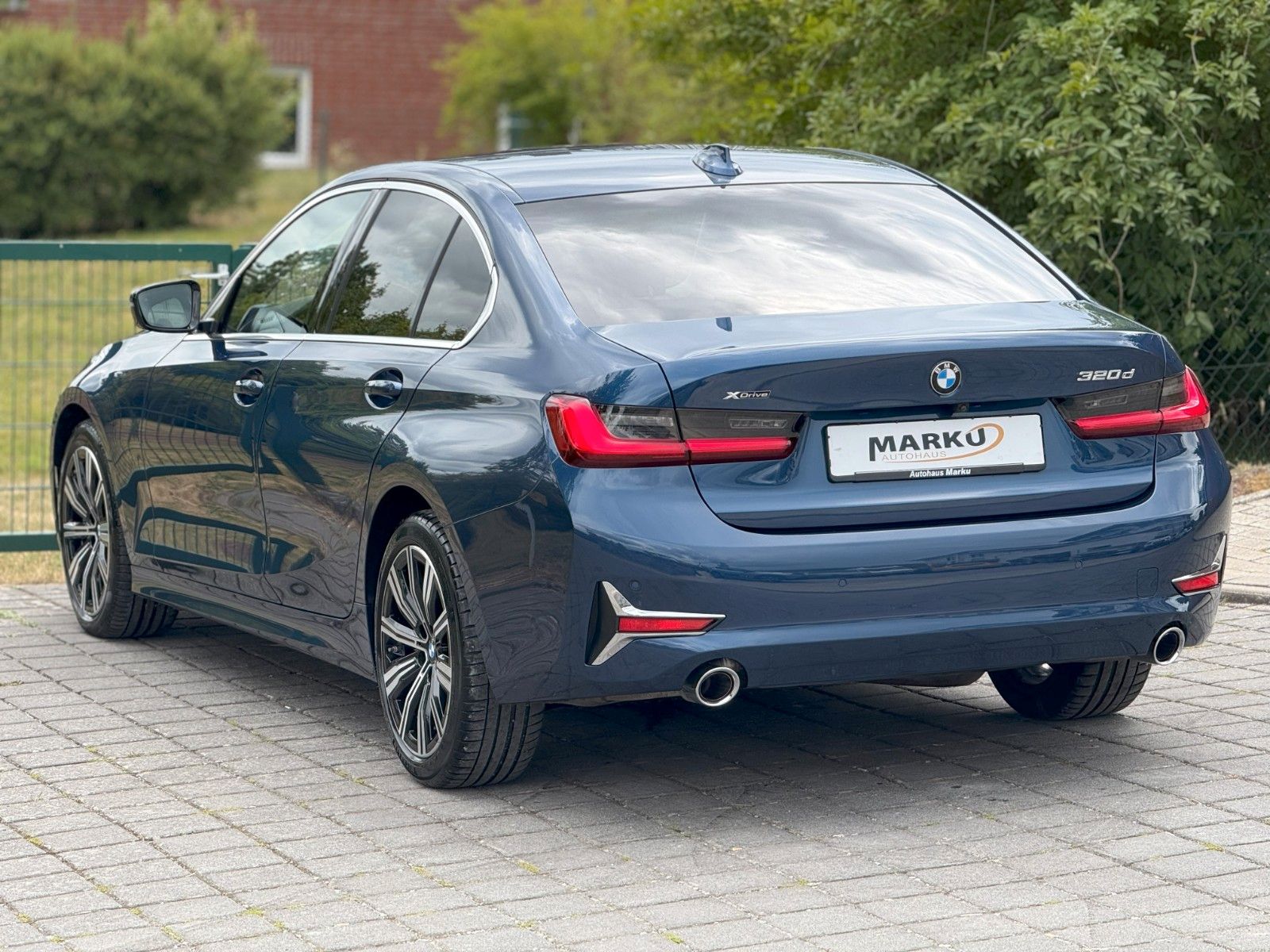 BMW 320d Limousine Luxury Line xDrive - Samsaru's Car Outlet